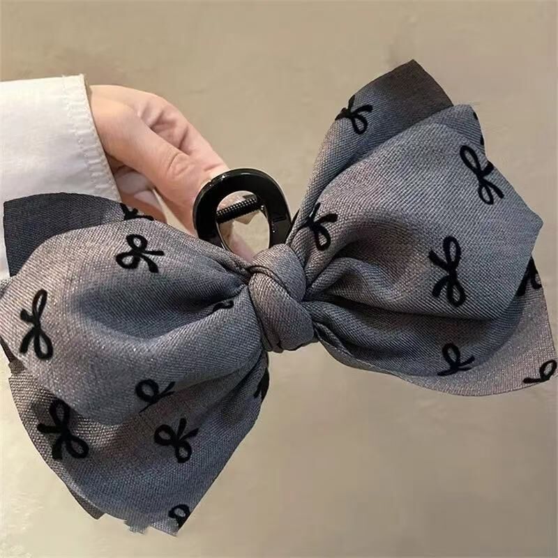 Runaway Princess Bow Hair Claw Clip