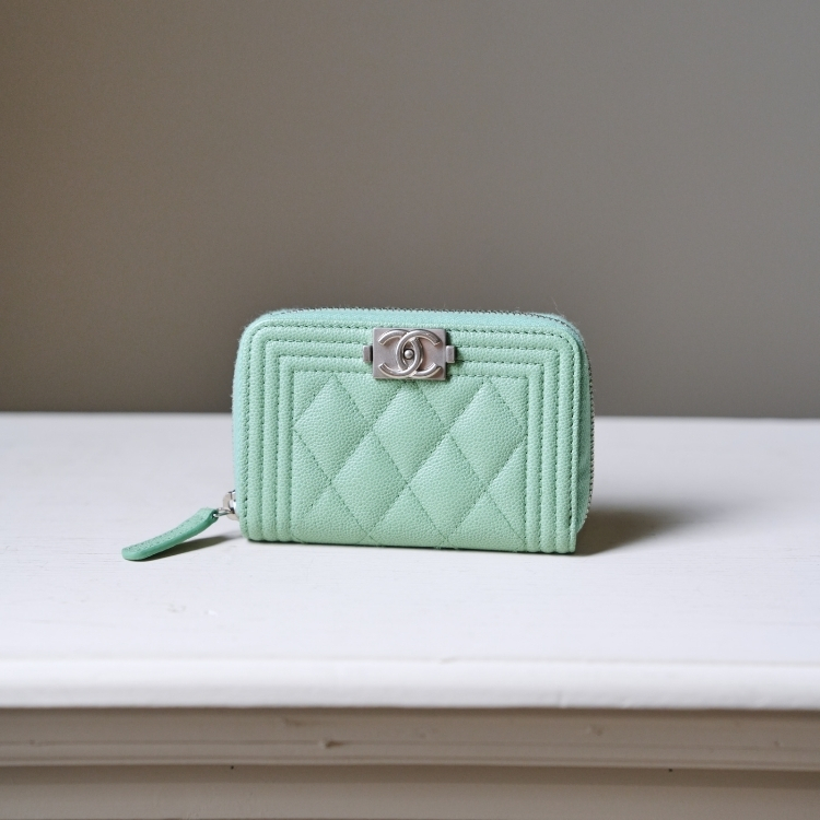 Chanel Boy 湖水綠拉鍊卡包