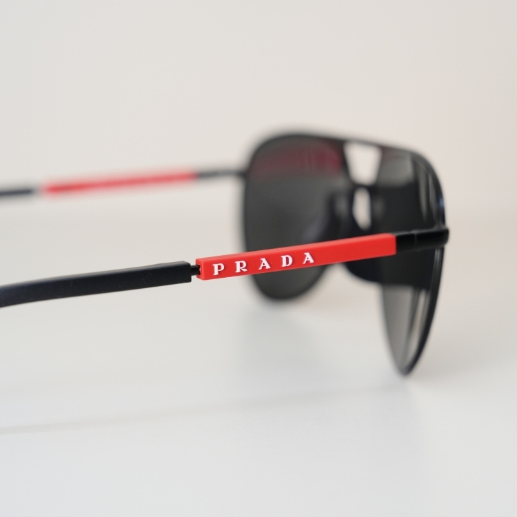 Prada 雷朋紅鏡腳墨鏡