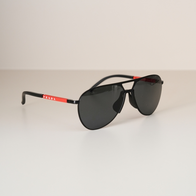 Prada 雷朋紅鏡腳墨鏡