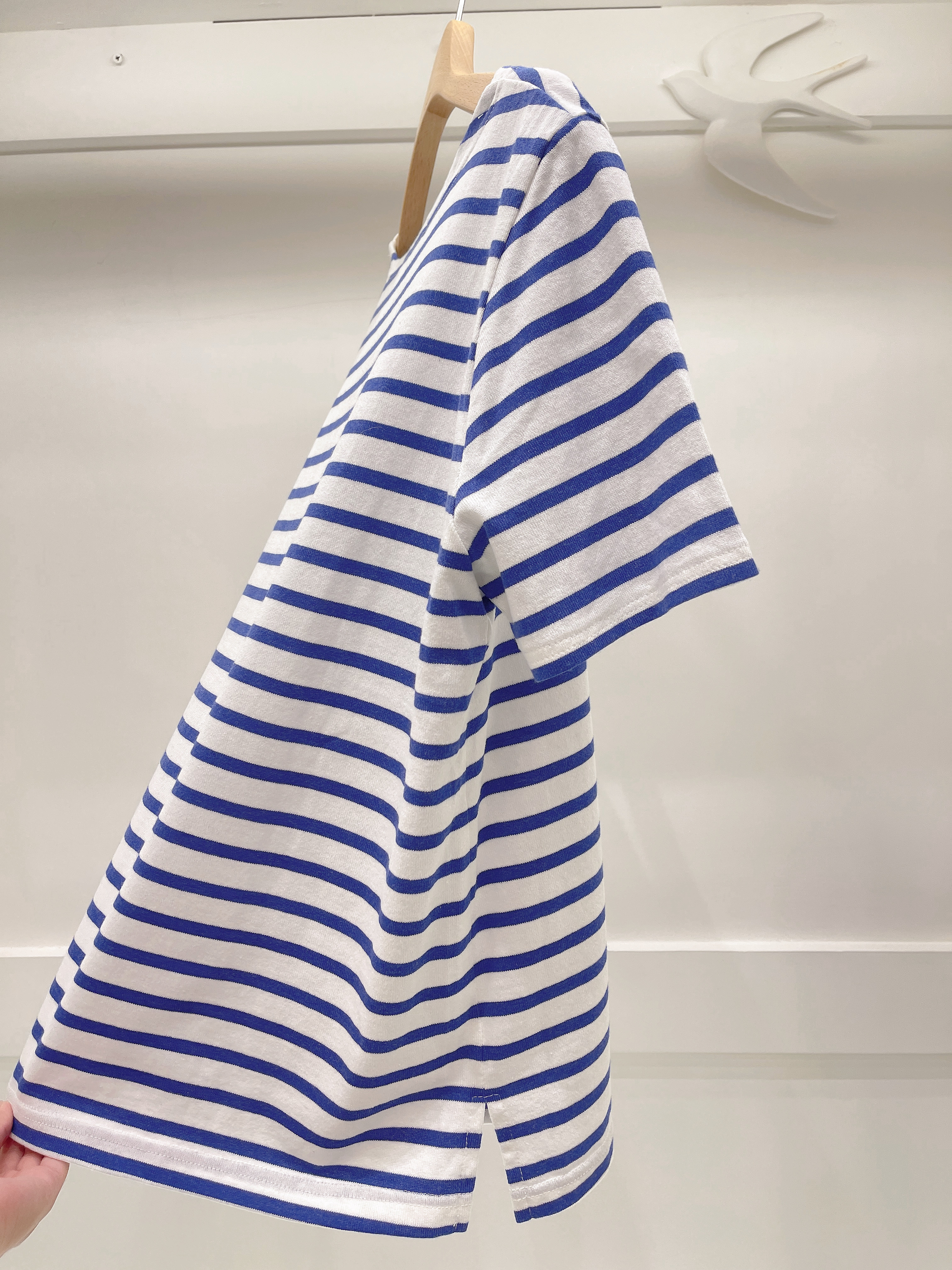 白底藍橫條上衣