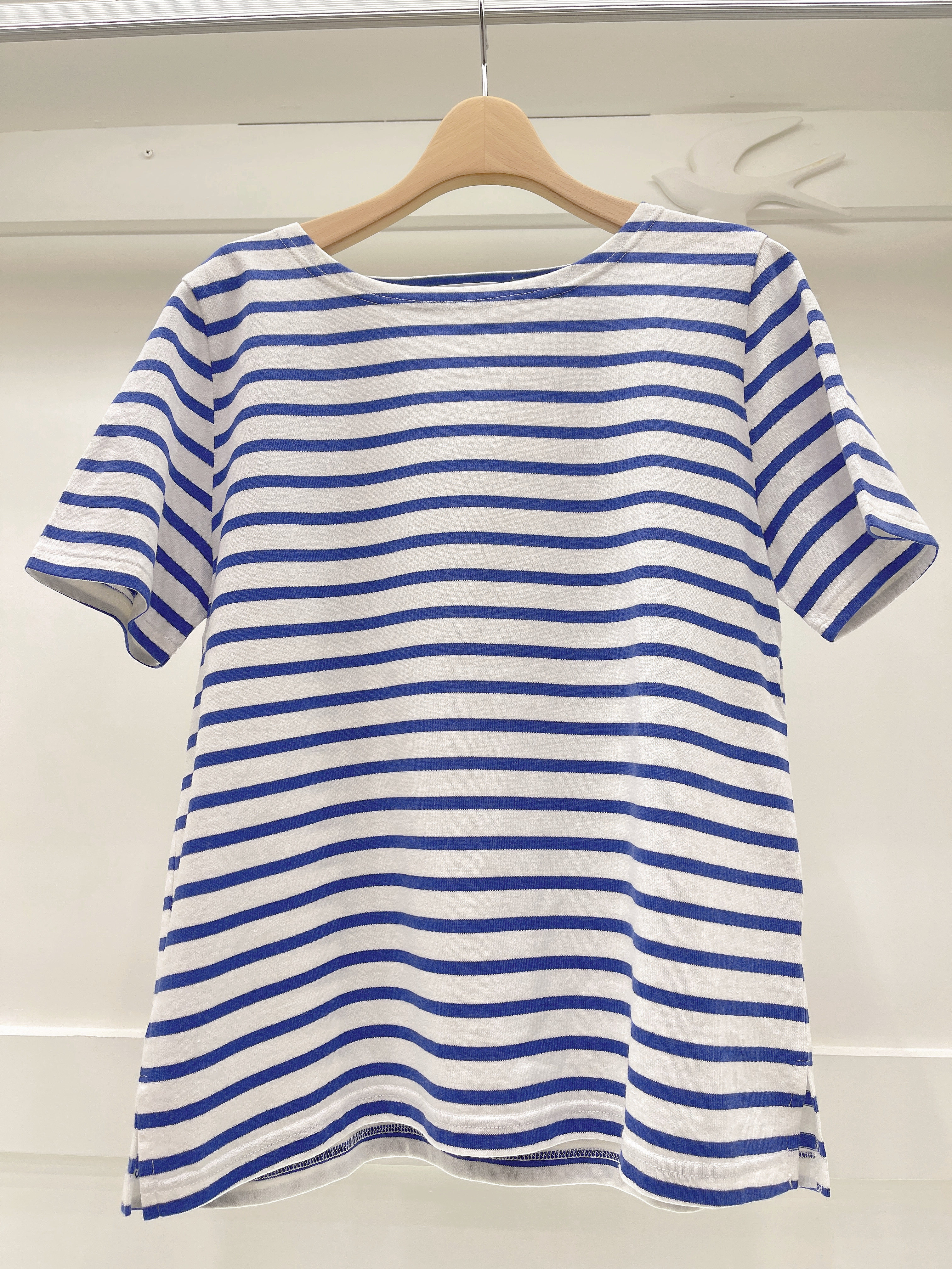 白底藍橫條上衣