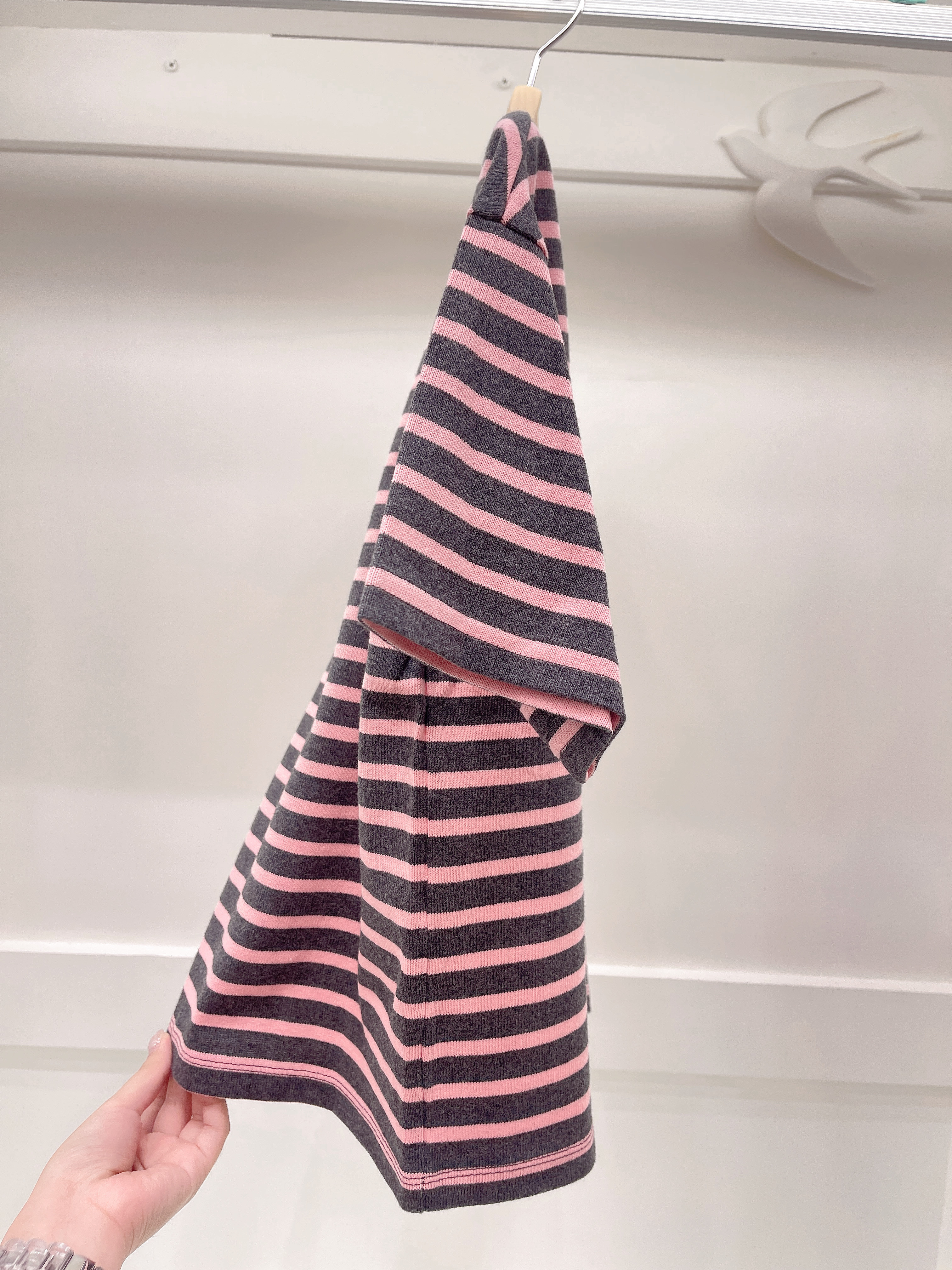 粉紅灰挺版橫跳上衣