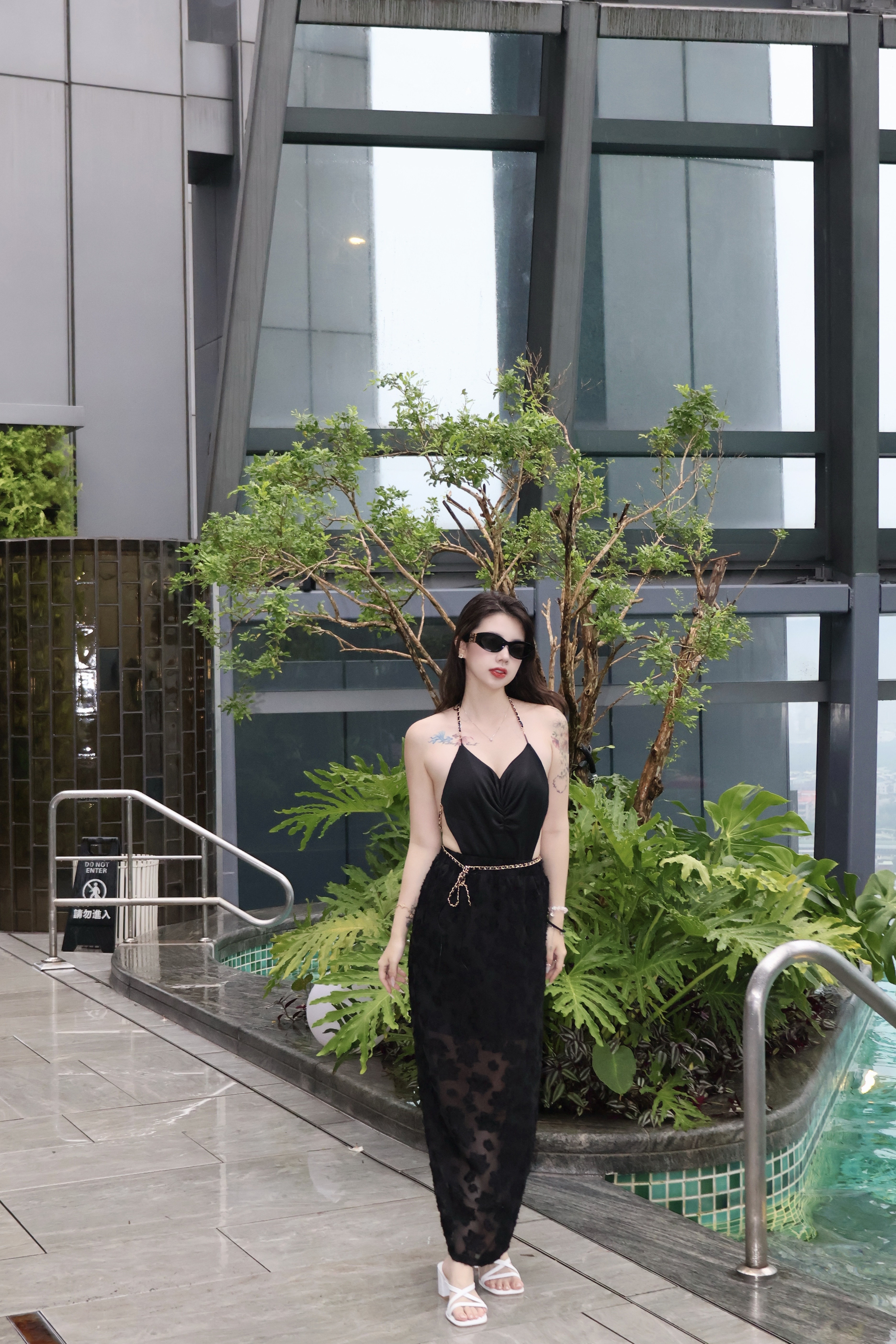 宋智雅黑天鵝泳衣🖤