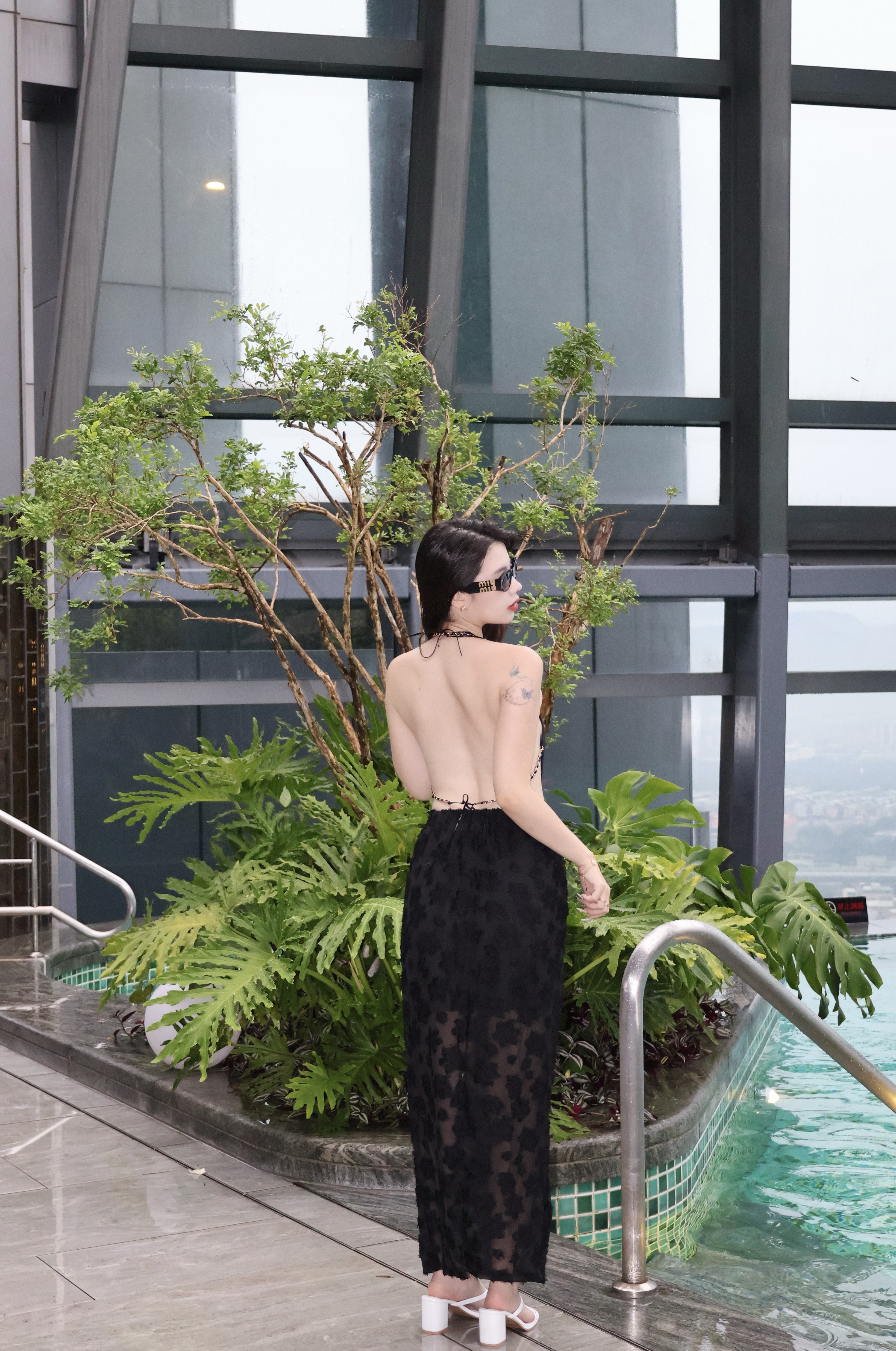 宋智雅黑天鵝泳衣🖤