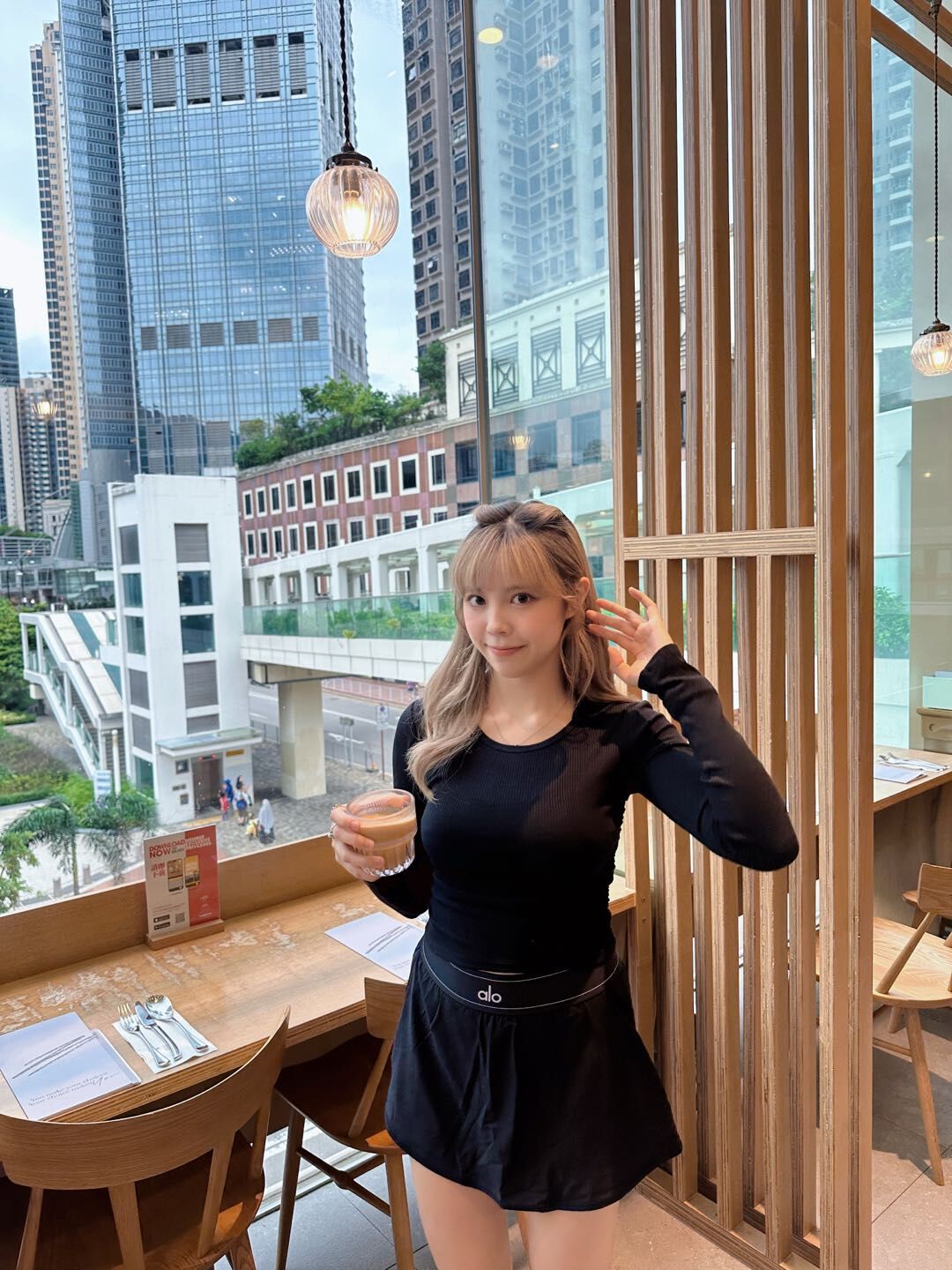 Alo Yoga 運動上衣長袖 黑色