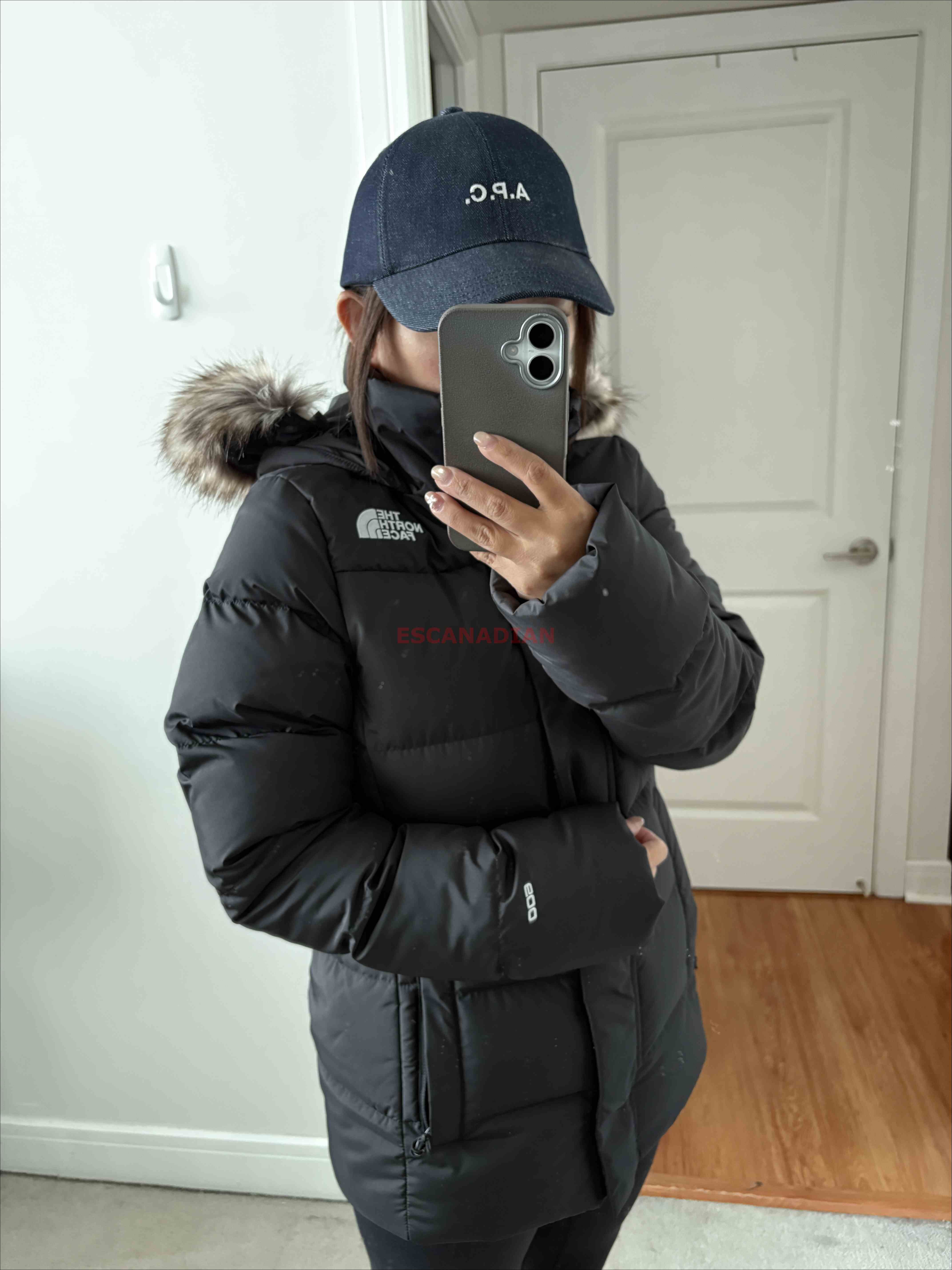 THE NORTH FACE 女大人 600蓬鬆羽絨 Gotham系列 防潑水 刺繡小標 小長版 外套 (帽子上的毛可拆)