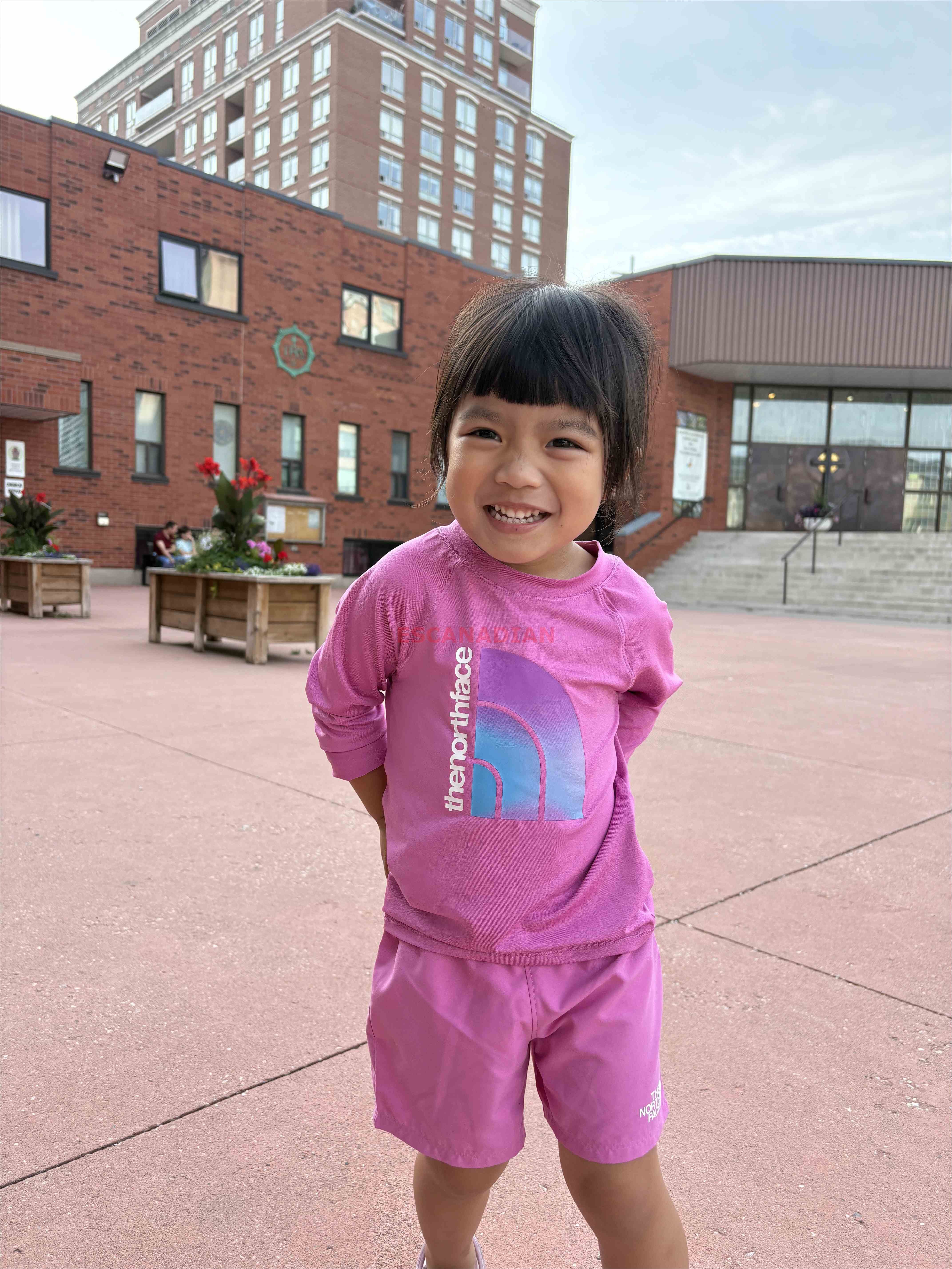 THE NORTH FACE 小童裝 機能型 快乾 防曬抗UV40 套裝組 (短褲 上衣) (2色)