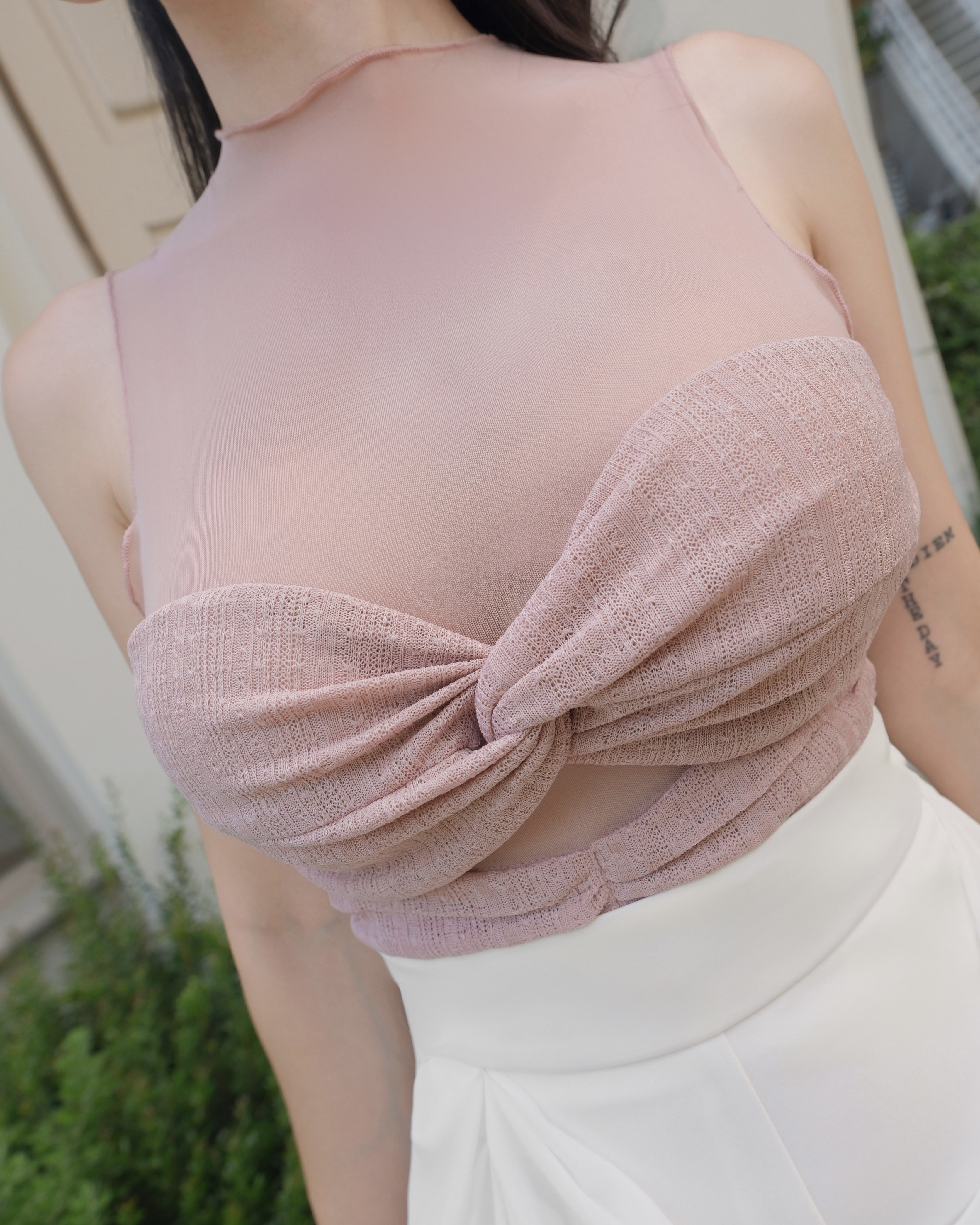 訂製-性感網紗小高領扭轉上衣