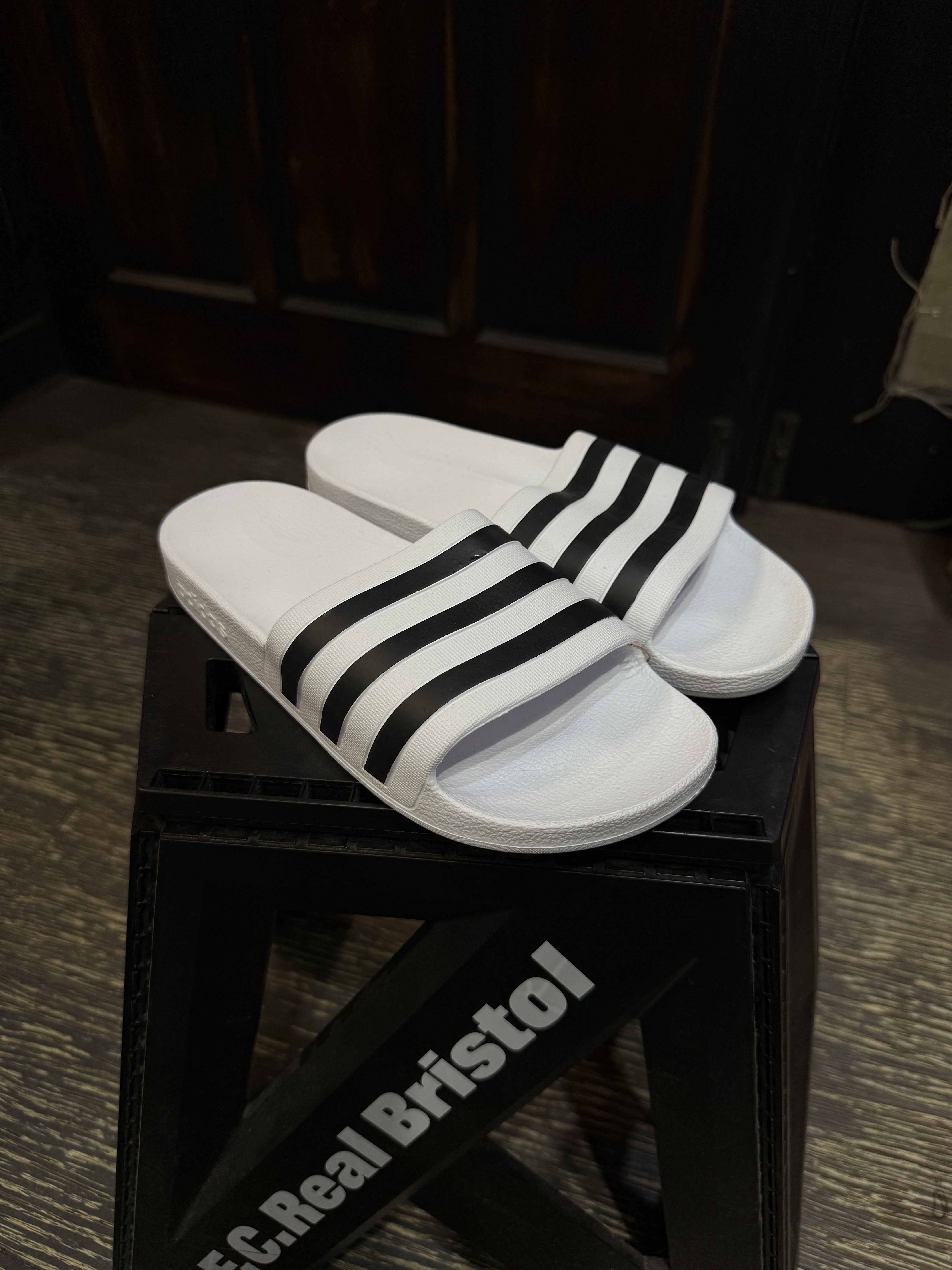 零碼特價 adidas 三線防水拖鞋 F35539白 /F35543黑