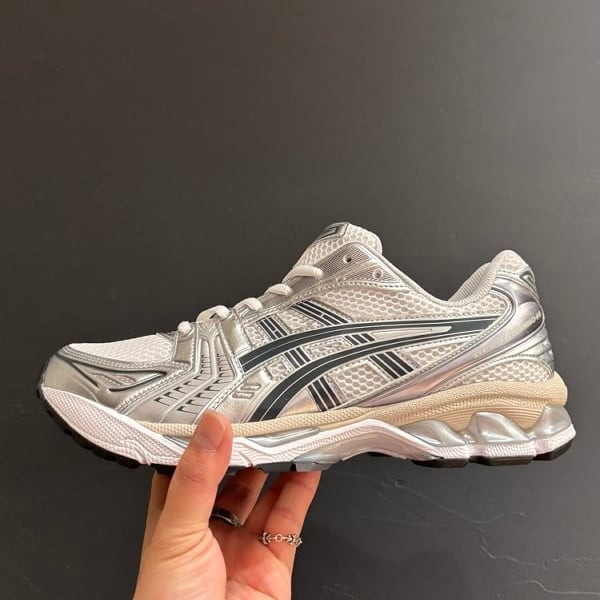 ASICS GEL-KAYANO 14｜銀白復古跑鞋