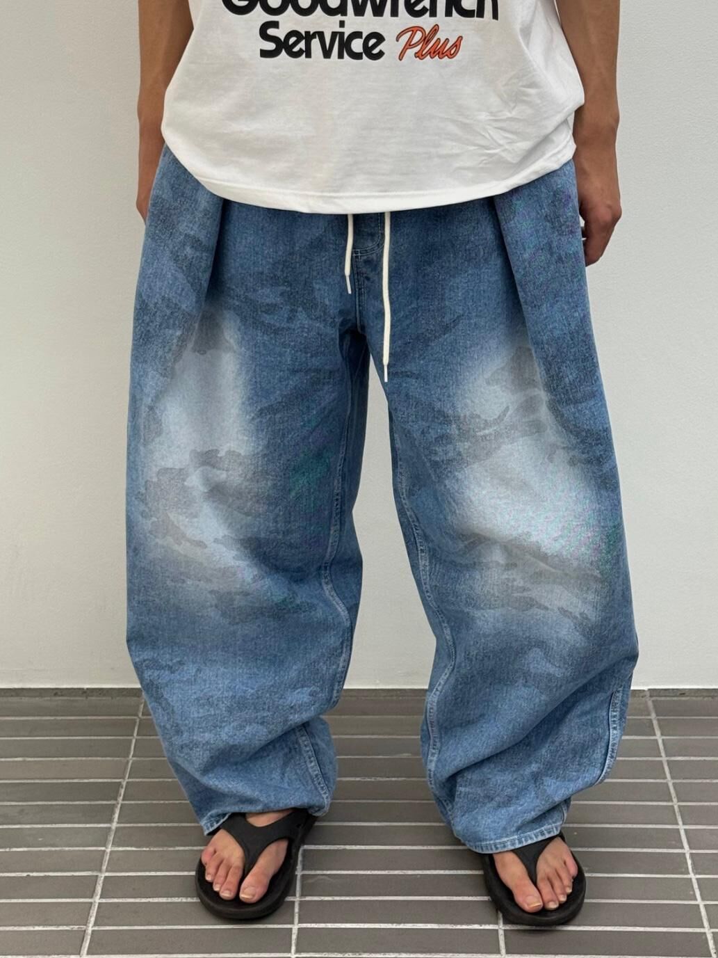 暗迷彩洗水鬆身牛仔褲 WELL DONE-148P