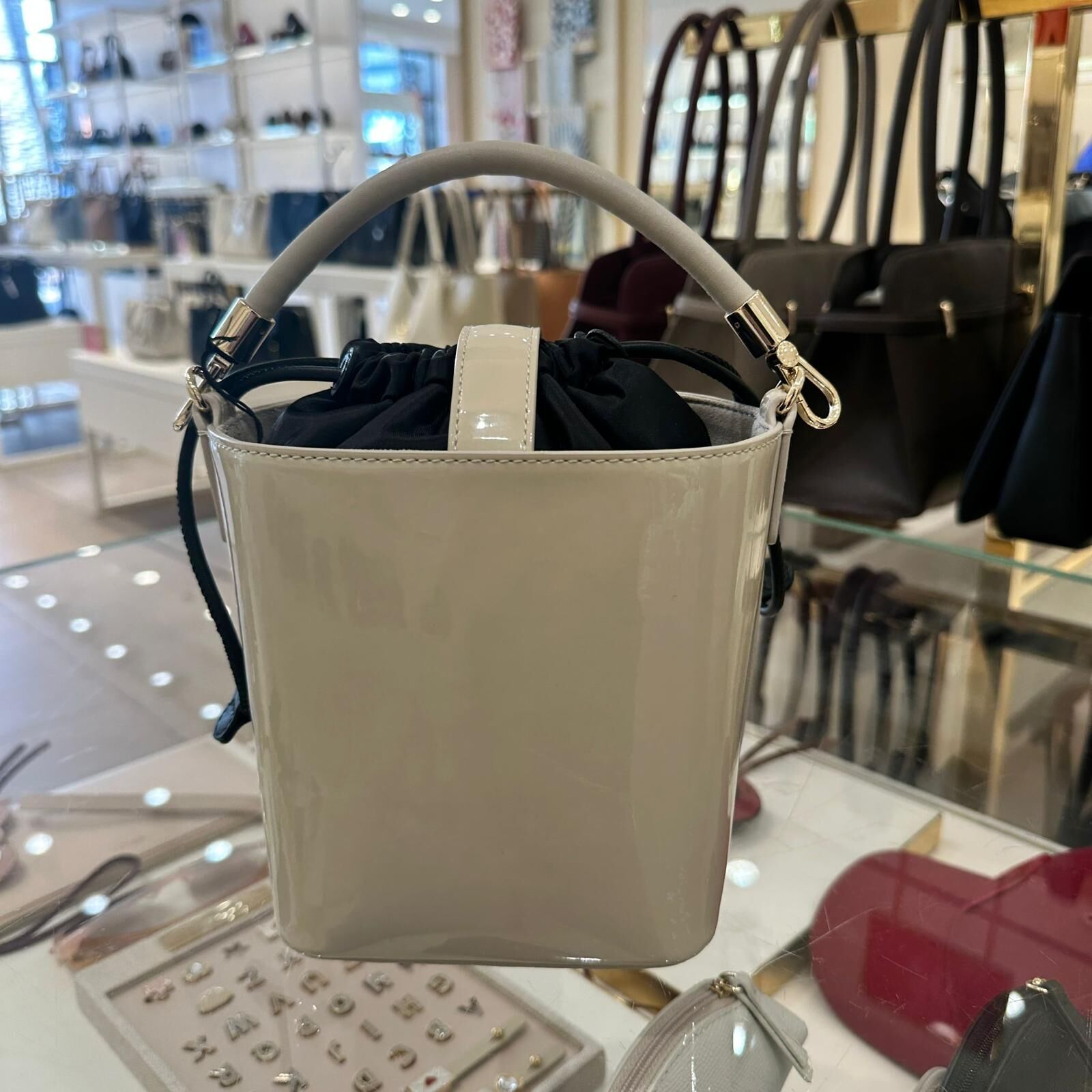 【直播】Q072404 Furla Artemis 鎖匙扣米色水桶包