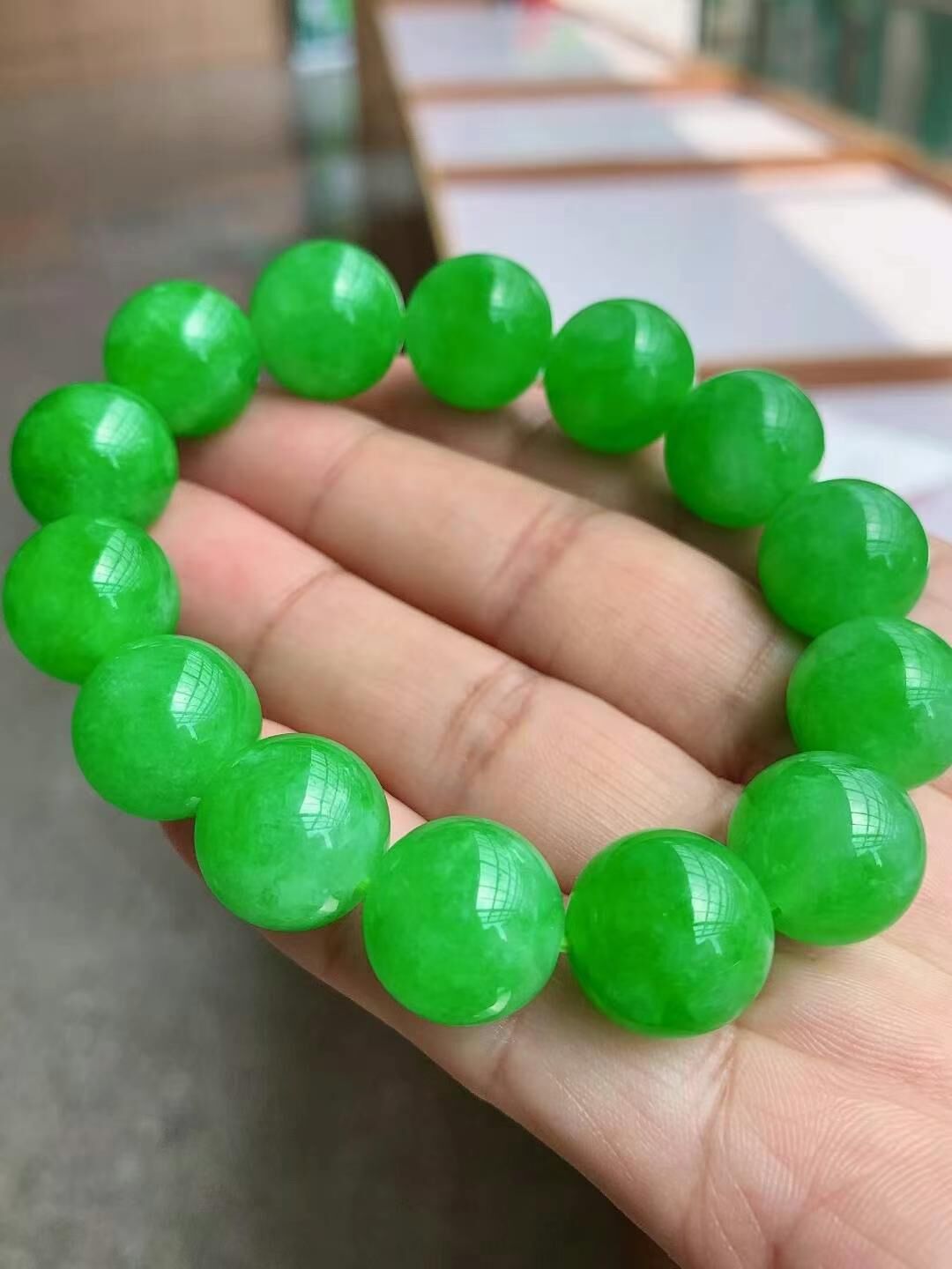 7205371 翡翠辣綠手珠串 (15.8mm直徑)