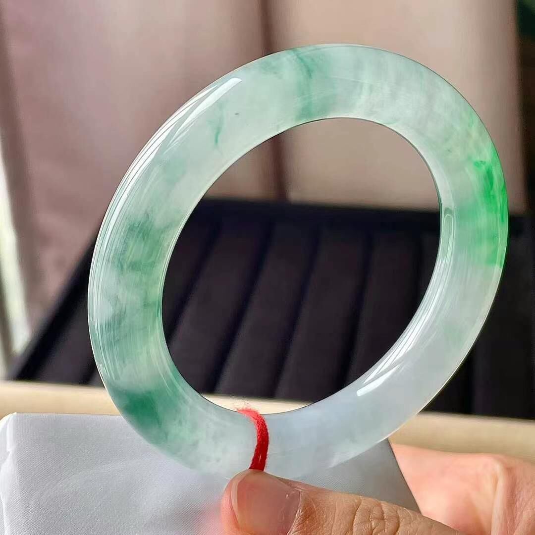 7205538 55.5mm高冰飄綠翡翠圓條手鐲 (54-56)