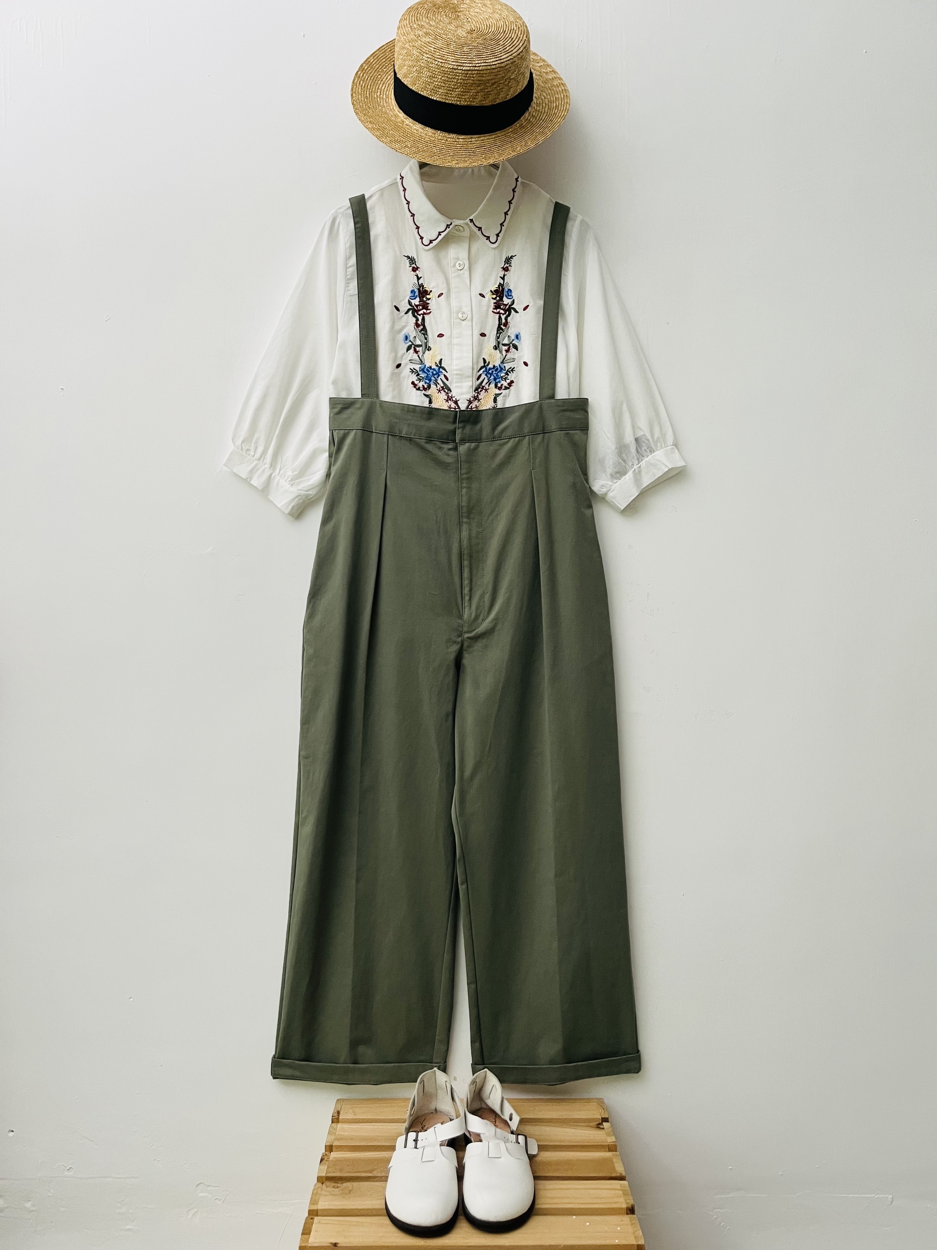 Crand PARK軍绿色吊帶褲