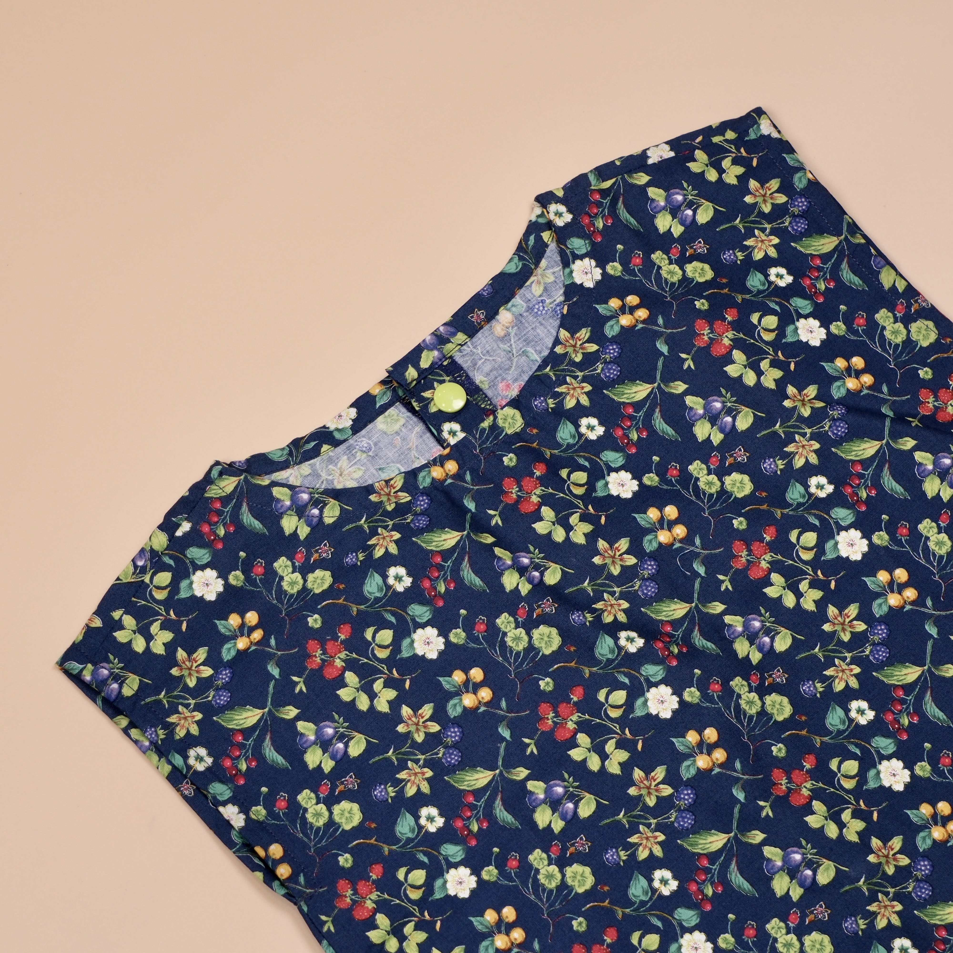 深藍莓果 ⬗ 無袖上衣