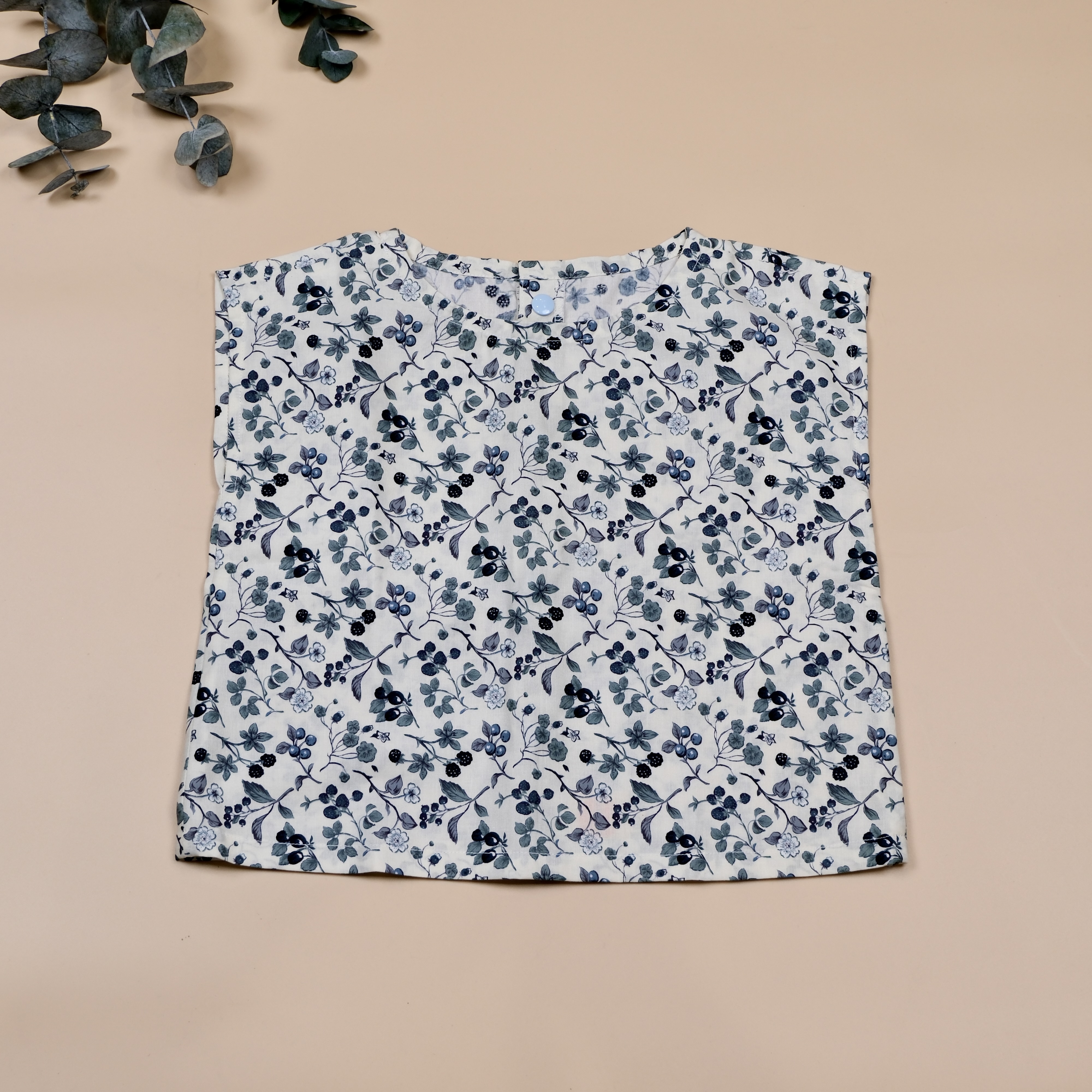 米白底藍莓 ⬗ 無袖上衣