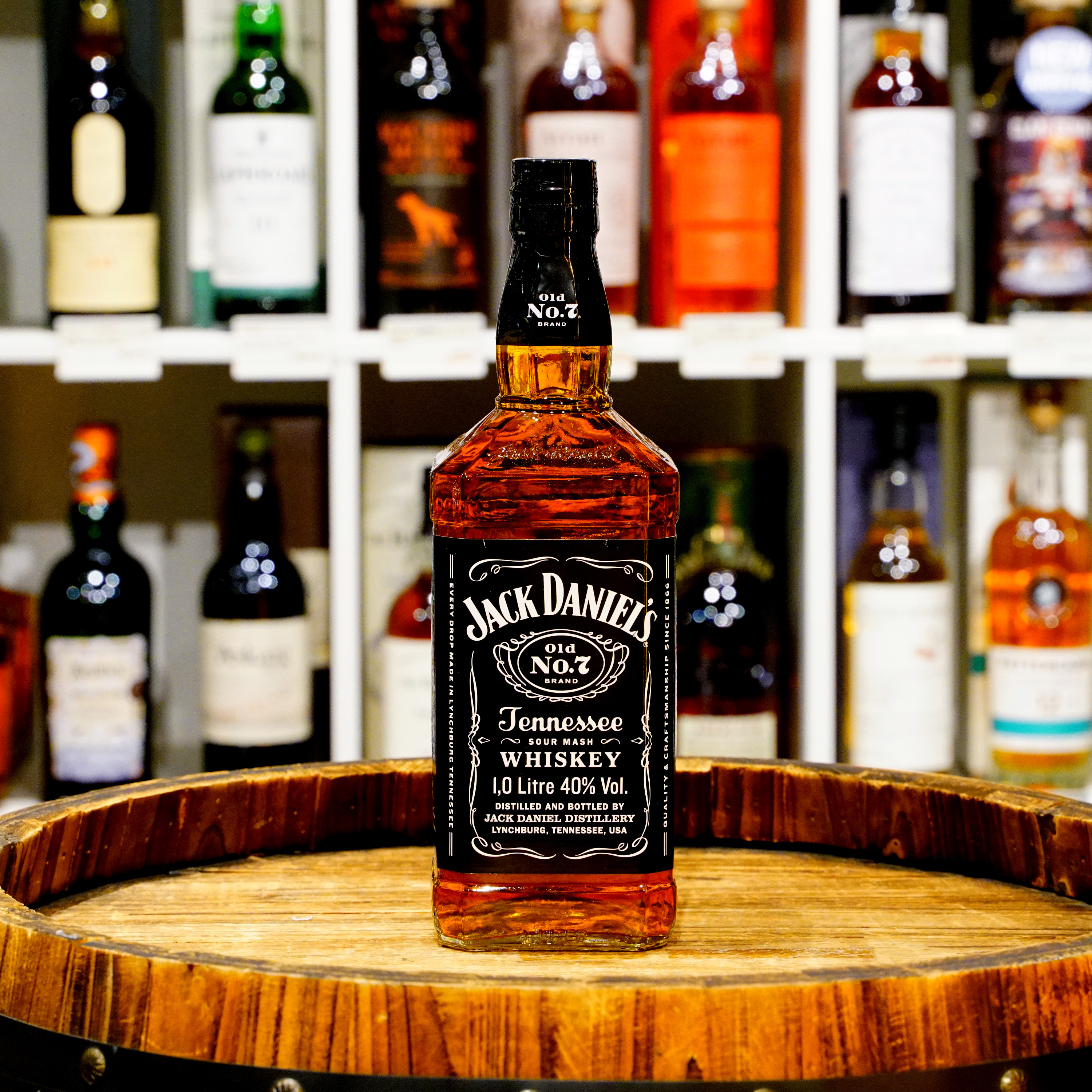 Jack Daniel's Black Label Old No.7 Brand Sour Mash Whiskey (1000ml)