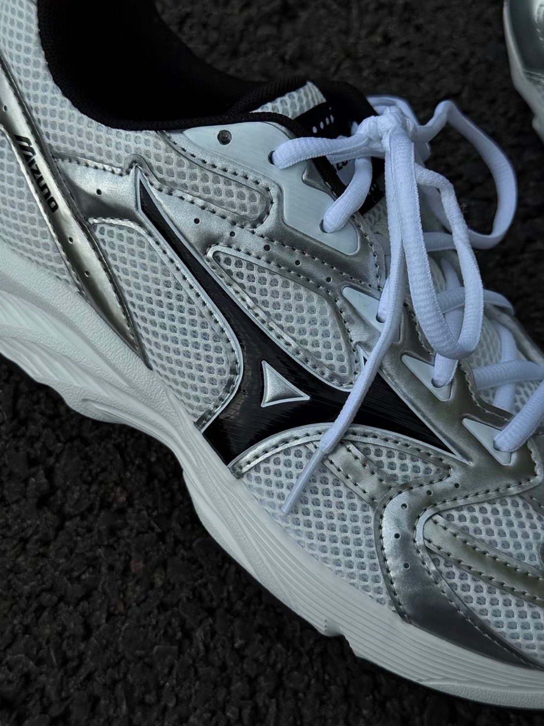 MIZUNO SPARK CN 老錢風白銀