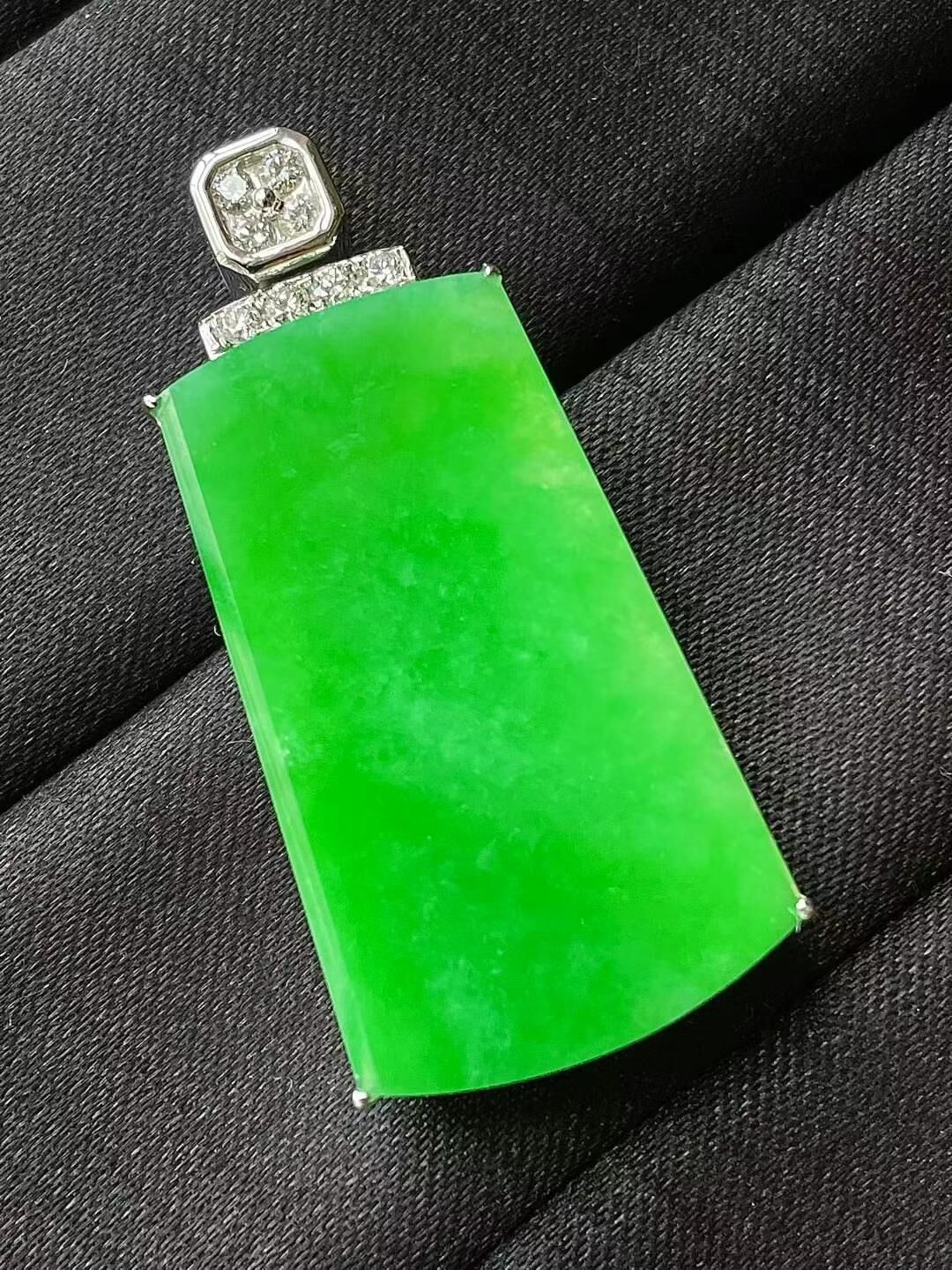 7205559 翡翠緬料冰陽綠無事牌吊墜
