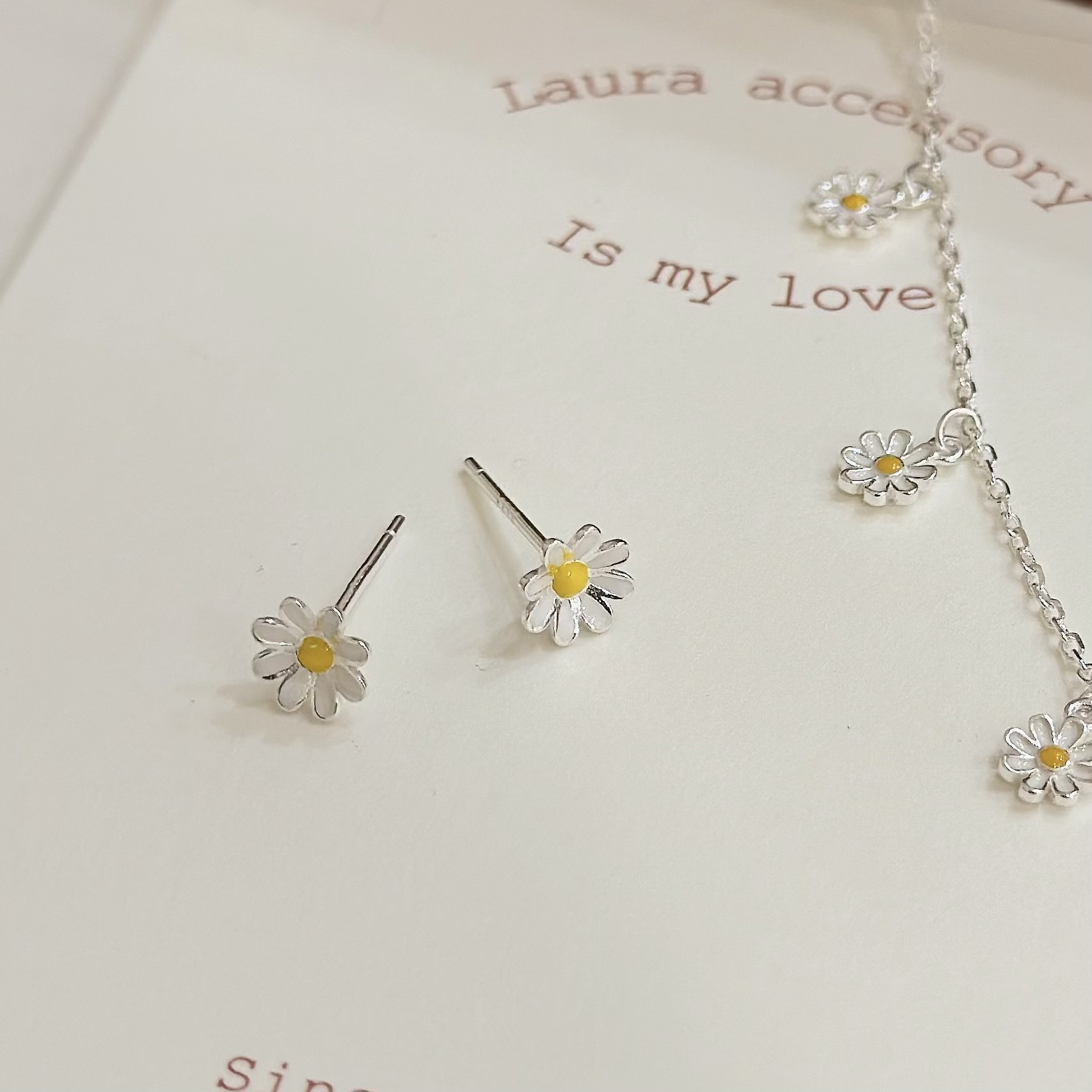 C328小款雛菊純銀耳針