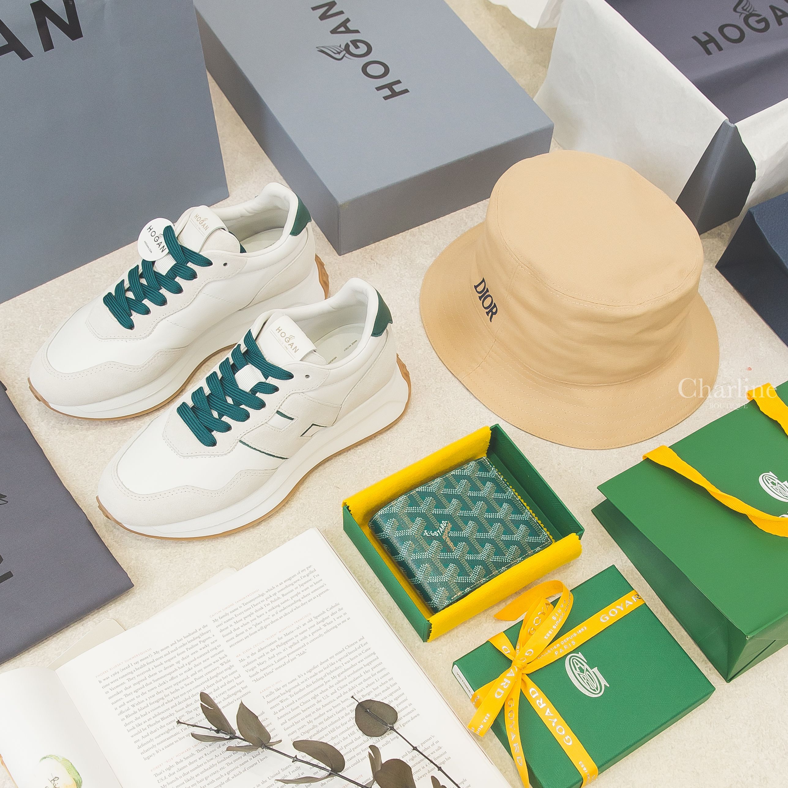 Dior Oblique Reversible Bucket Hat 米色深藍刺繡字母拼淺藍色復古老花內裡雙面棉質漁夫帽,Goyard Victoire Wallet 綠色帆布小牛皮拼黃色內裡短夾-Charline Boutique 精品代購