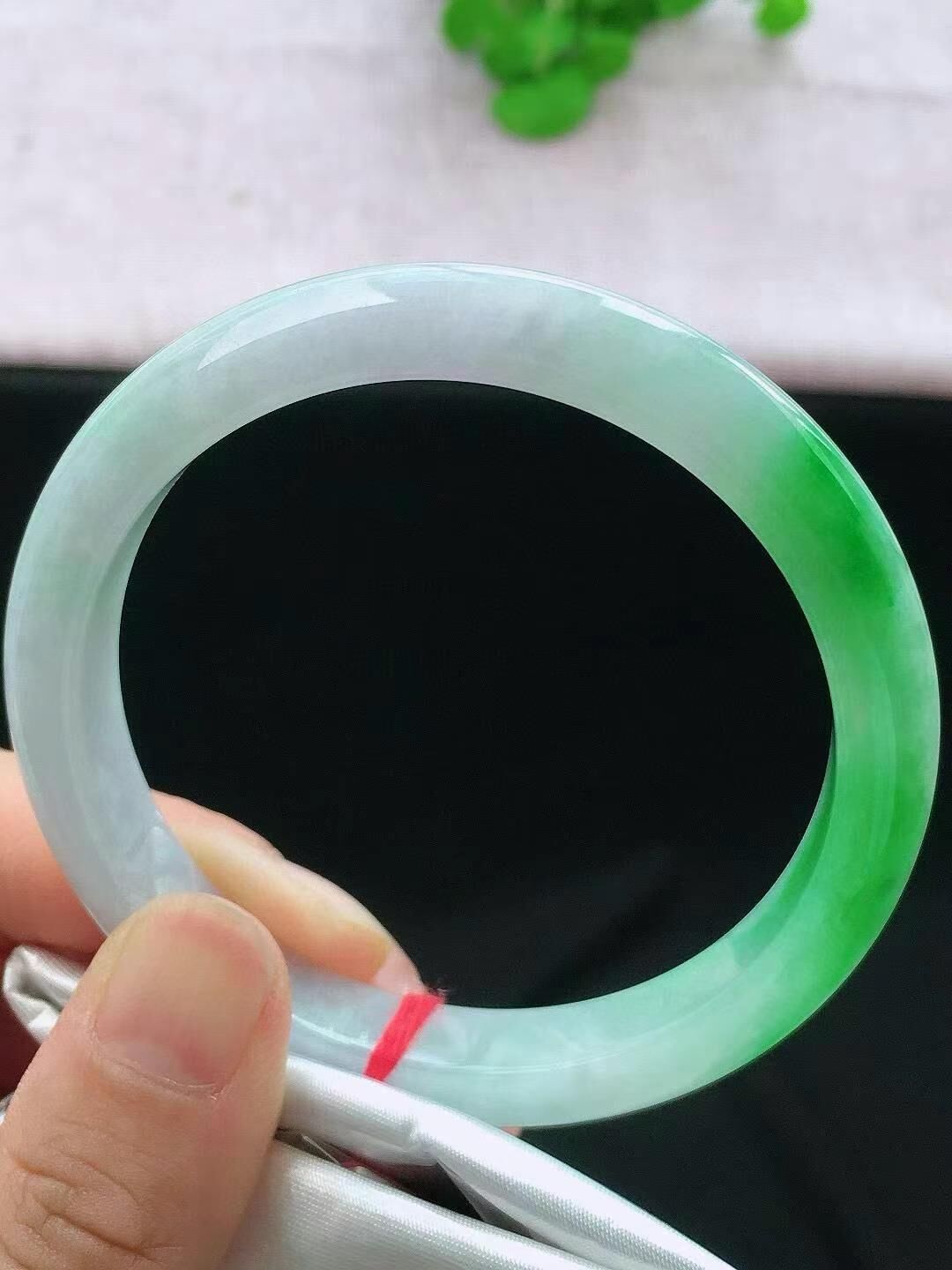 7205839 59mm冰飄綠翡翠正圈手鐲 (54-56)