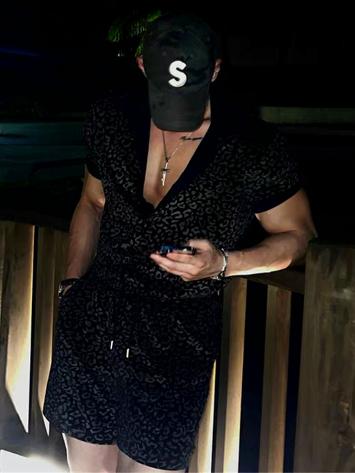 豹紋天鵝絨短袖開襟衫