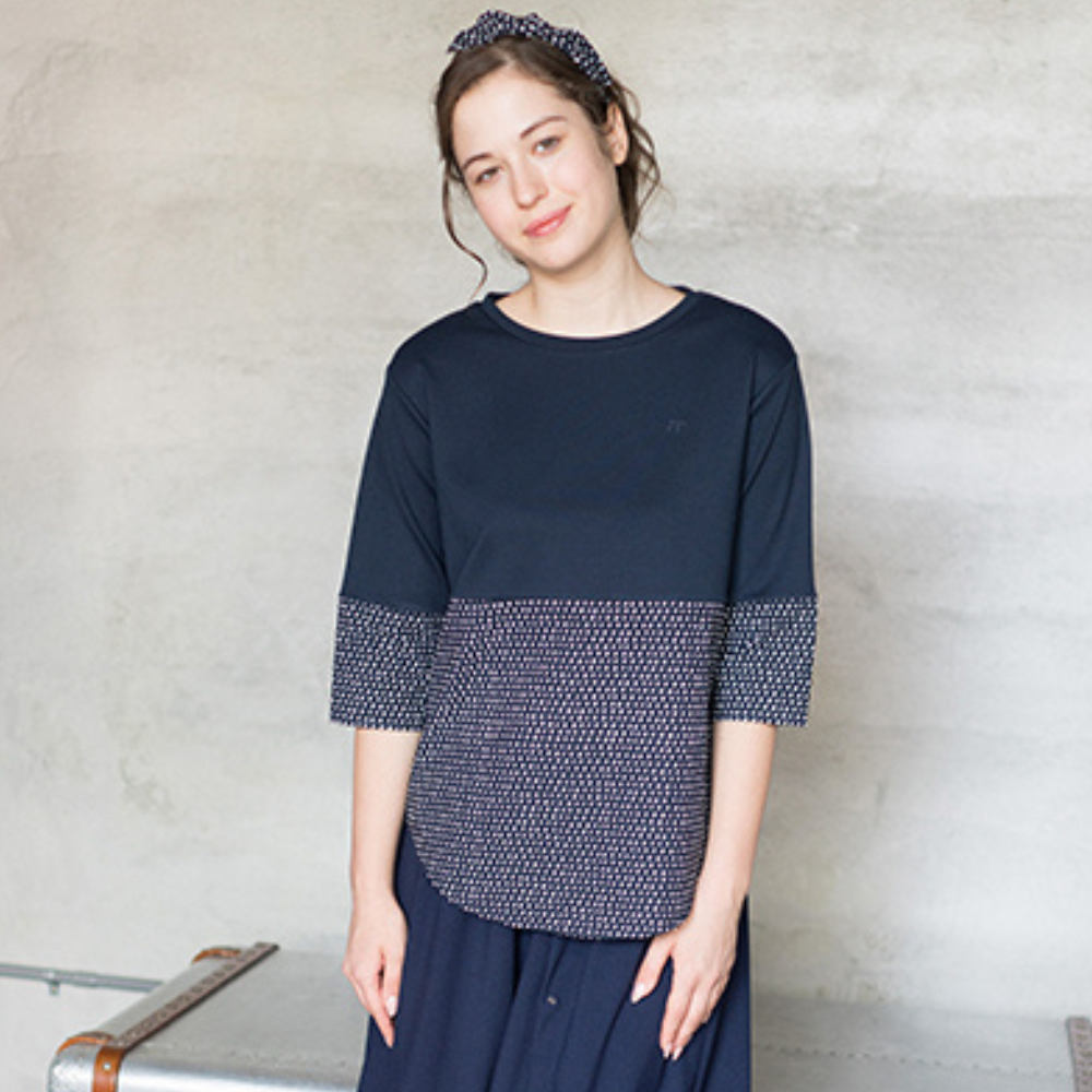 PIPPY 點點剪接彈性布圓領五分袖上衣 丈青