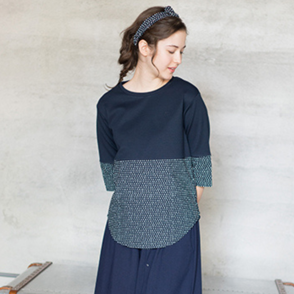 PIPPY 點點剪接彈性布圓領五分袖上衣 丈青