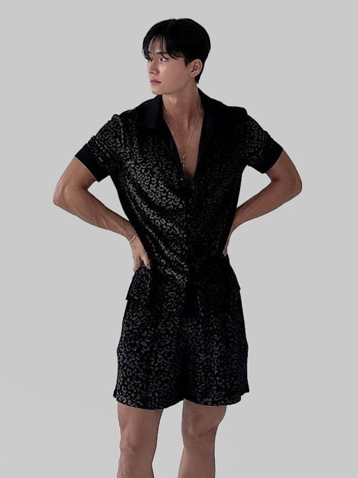 豹紋天鵝絨短褲