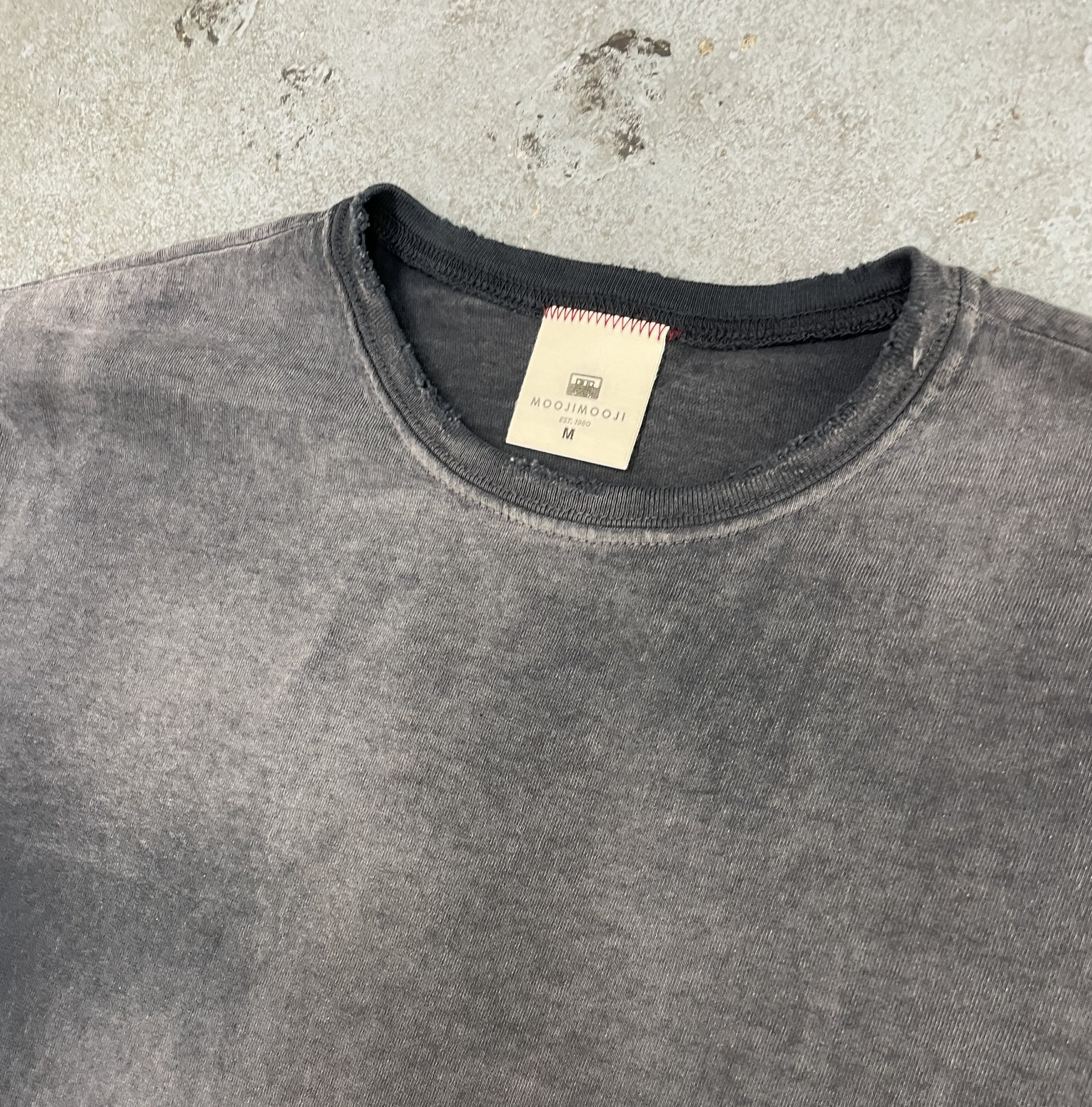 [Instock] MOOJIMOOJI OVERSIZE CROP T-SHIRTS | AGED BLACK