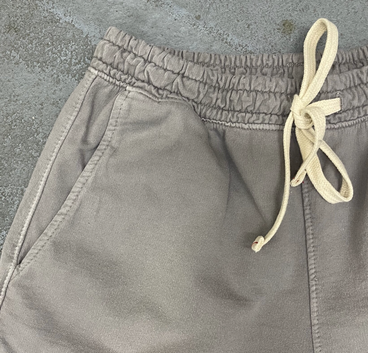 [Instock] MOOJIMOOJI SWEAT SHORTS | AGED TAUPE GREY
