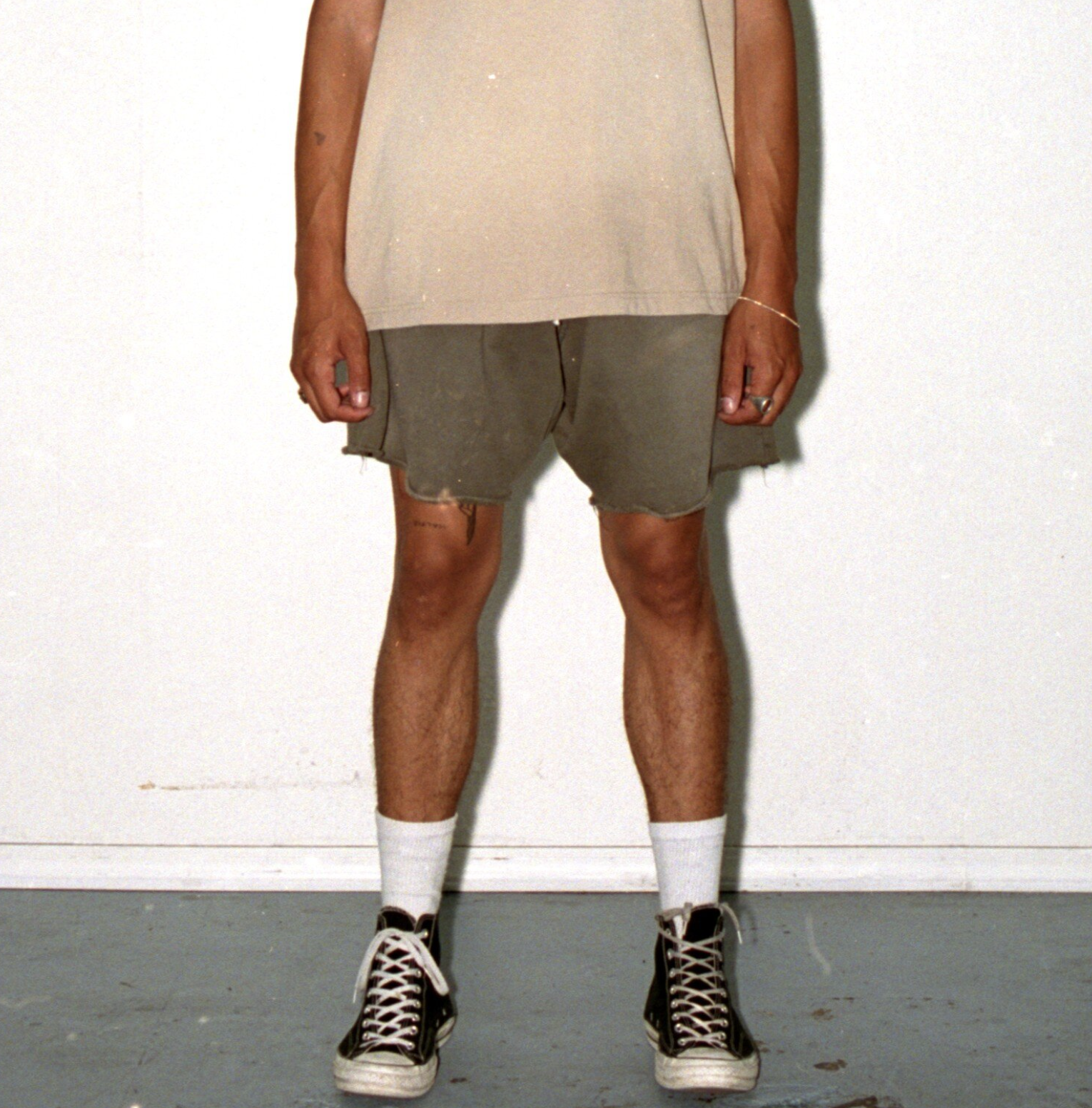 [Instock] MOOJIMOOJI SWEAT SHORTS | AGED OLIVE GREEN