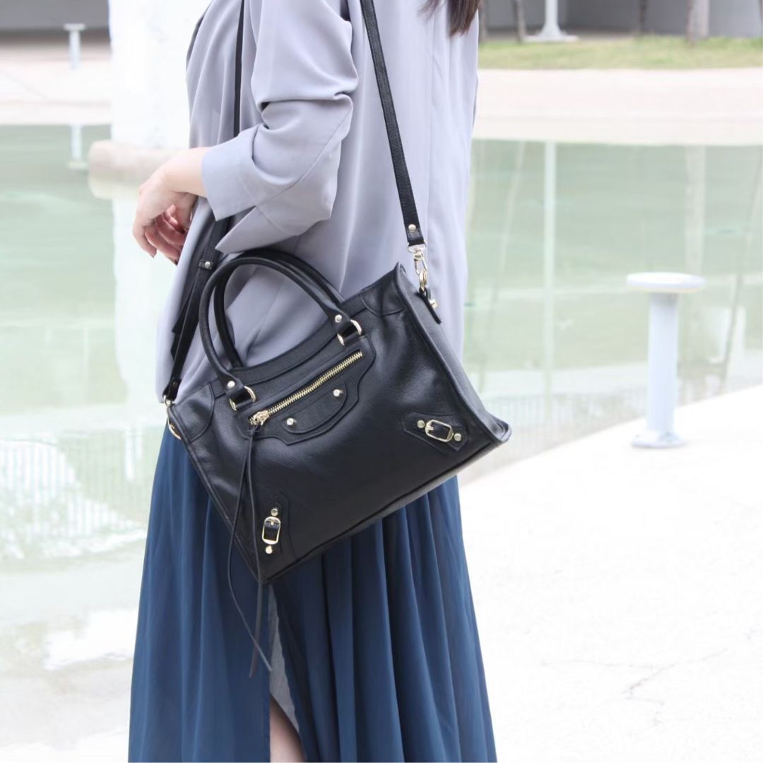 大容量機車包(真皮女包/大容量斜背/多夾層側背包)