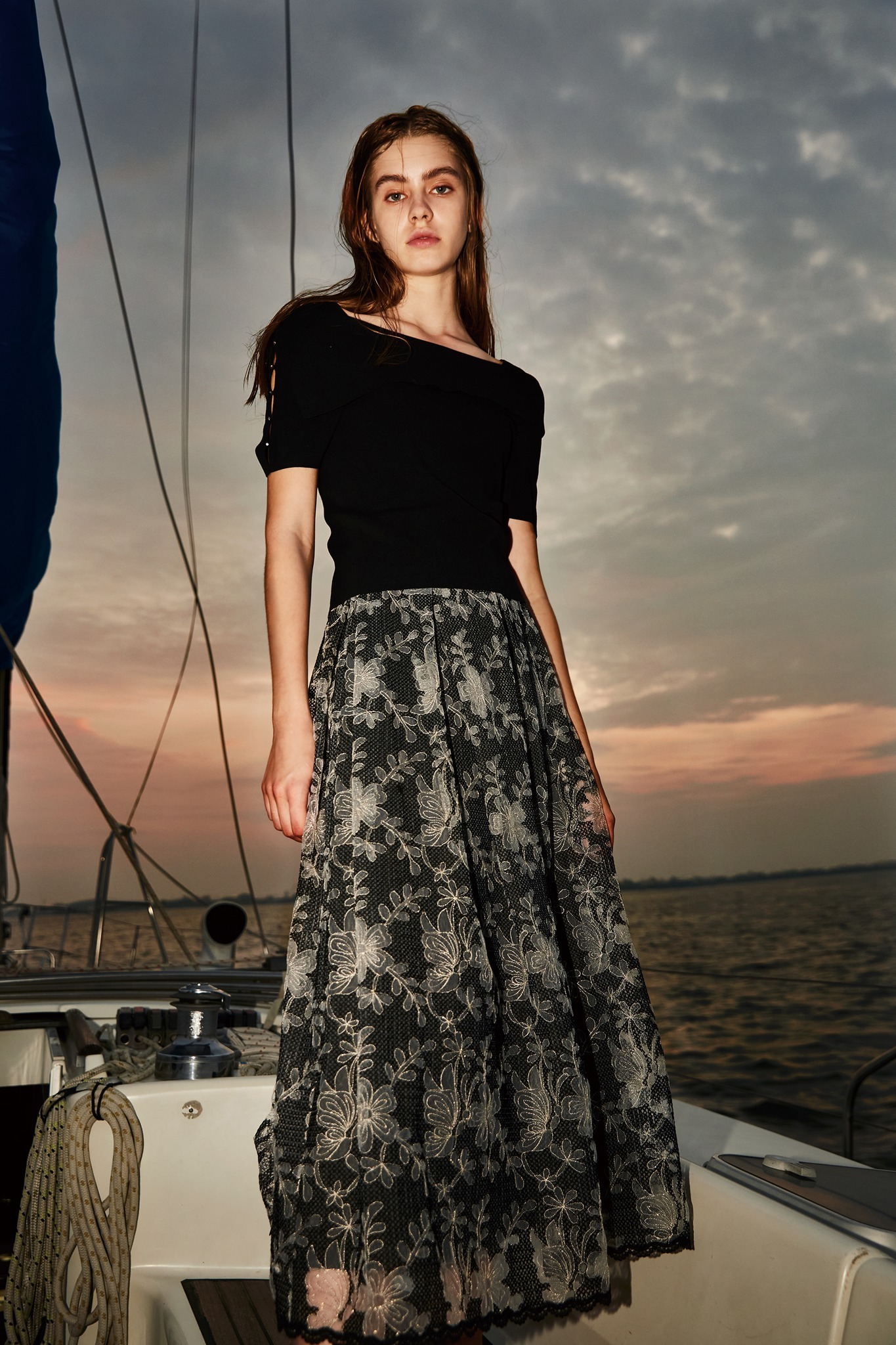 BC1EE112C1 莊園晚宴雙色十字繡拼接紗裙