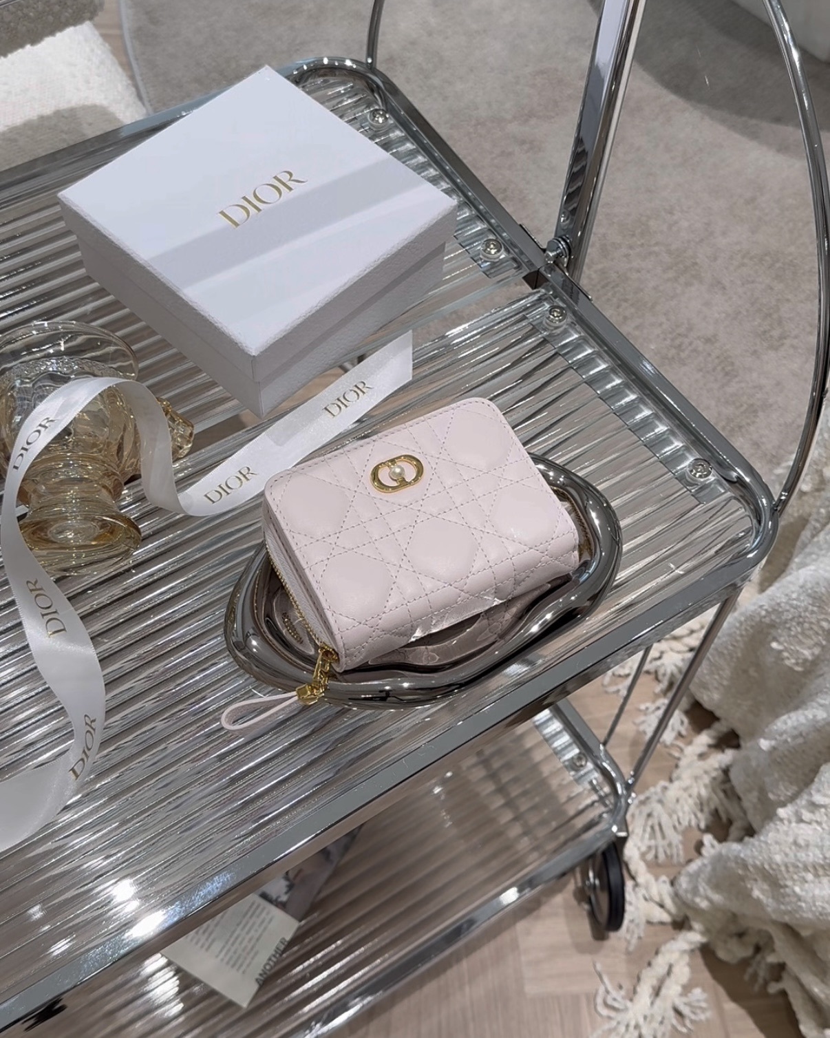 DIOR｜ JOLIE 對開拉鍊短夾 淺粉色