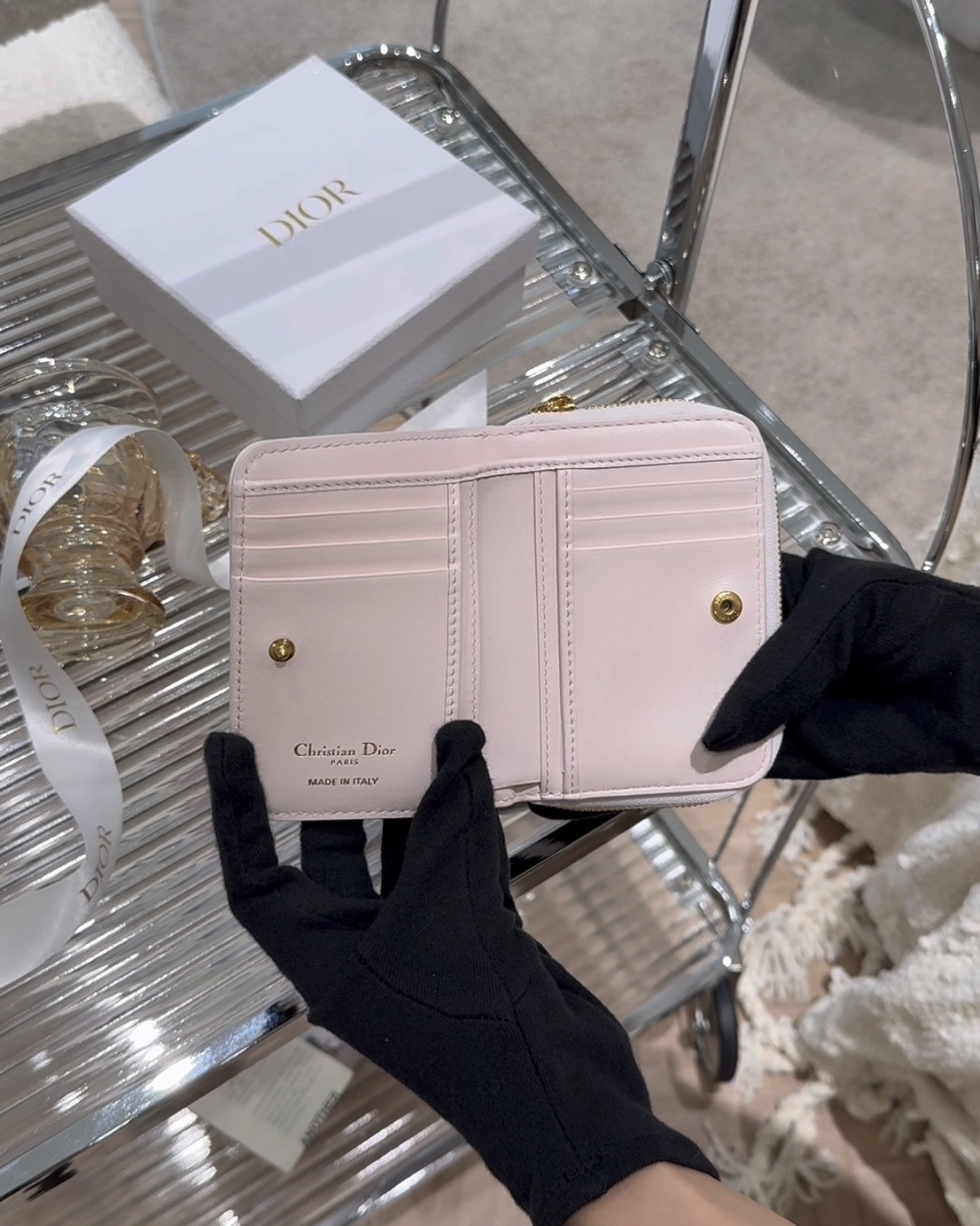 DIOR｜ JOLIE 對開拉鍊短夾 淺粉色