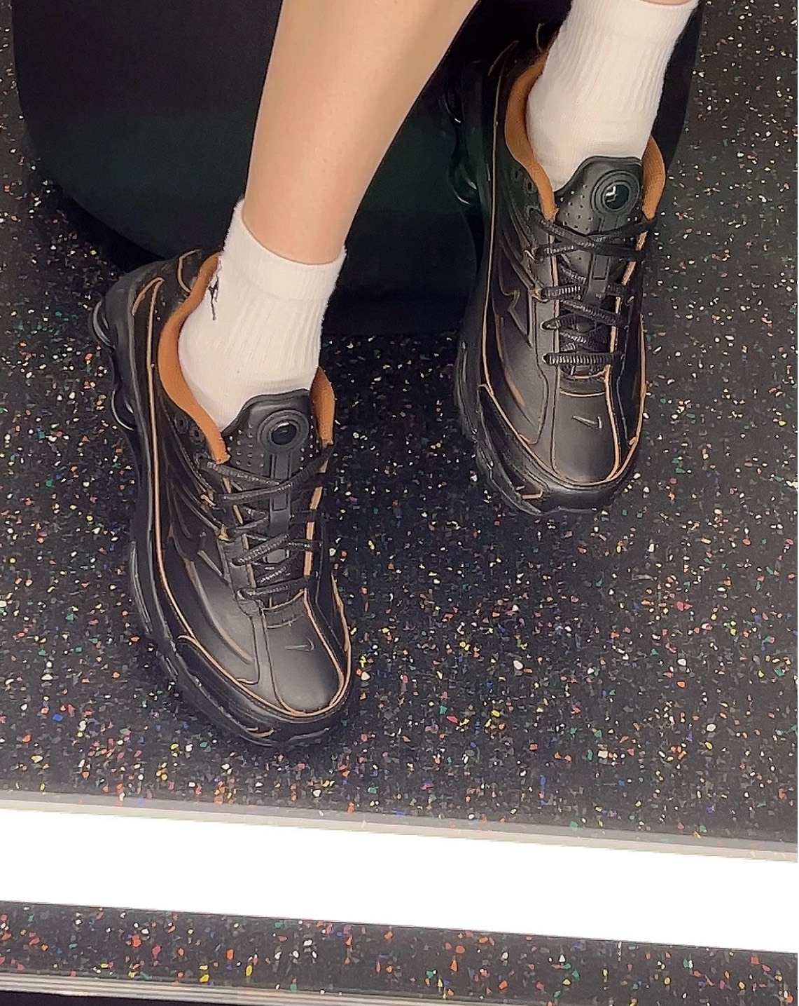 Nike Shox Ride 2 黑金色氣墊慢跑鞋｜男女運動鞋｜復古潮流跑步鞋｜明星穿搭款 July25