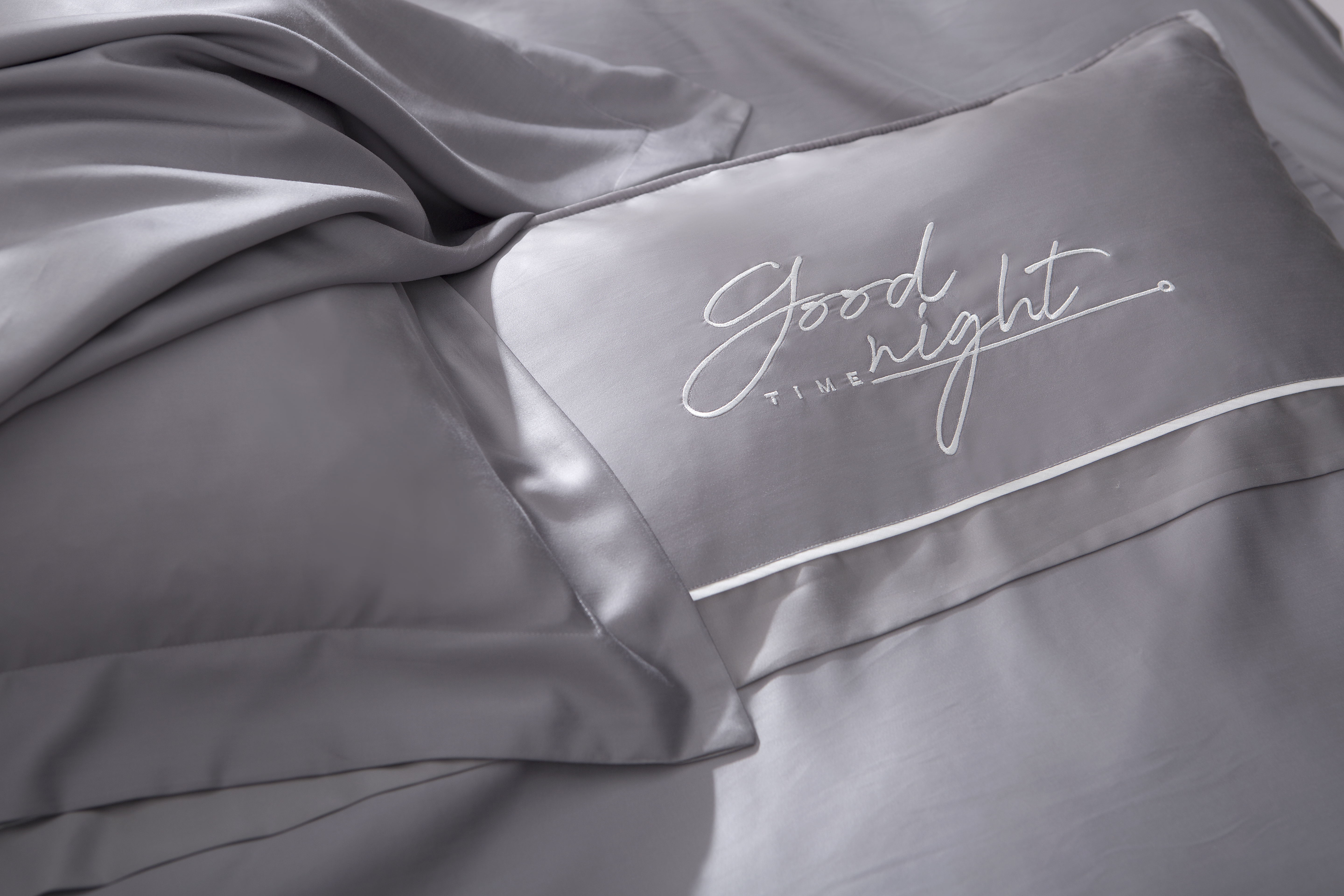 【床包界精品】120支天絲棉刺繡翅膀款【添加長絨棉】輕霧灰(有單人)