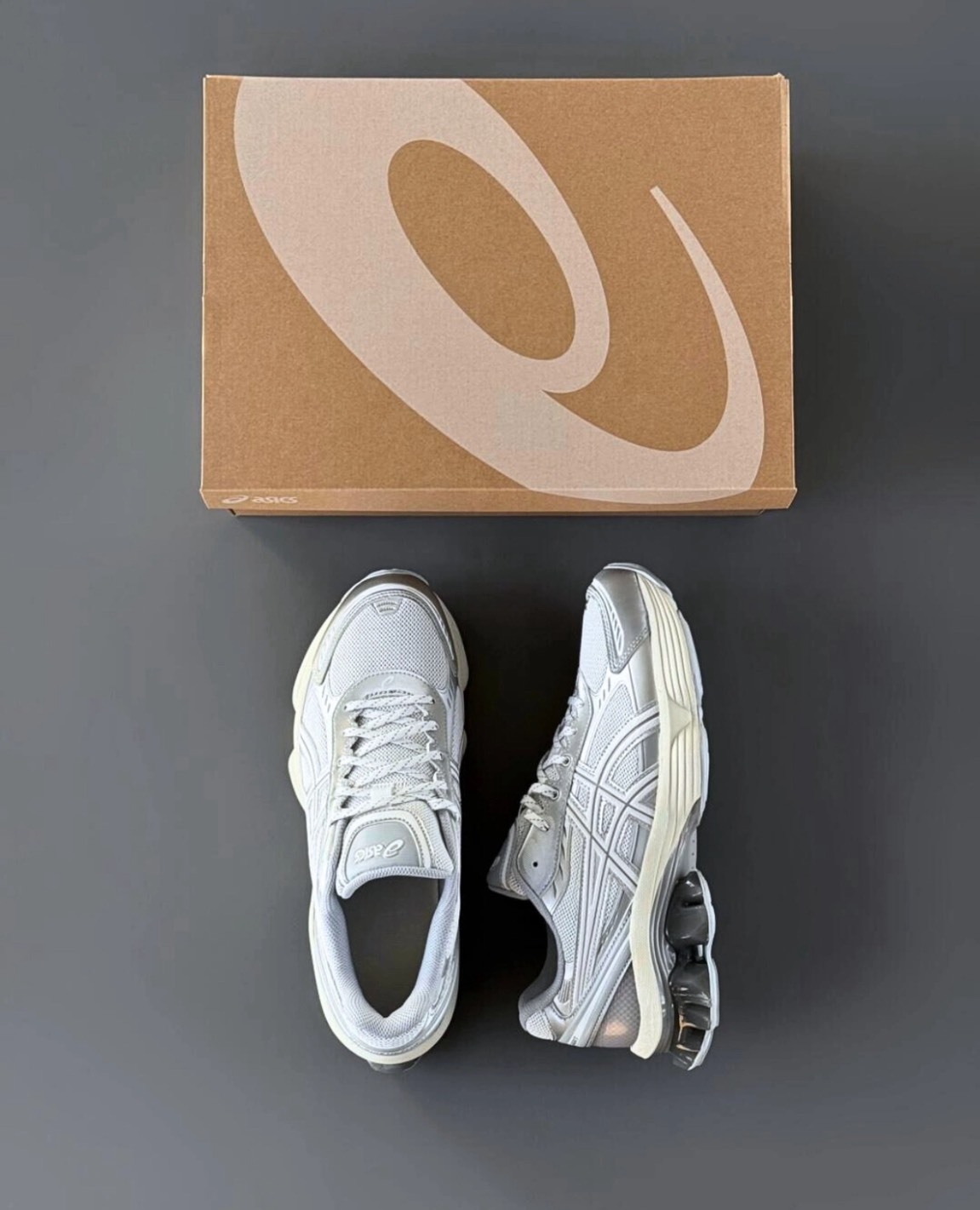 ASICS GEL-KINETIC Fluent 白銀配色  城市通勤 慢跑鞋 男女同款 July25