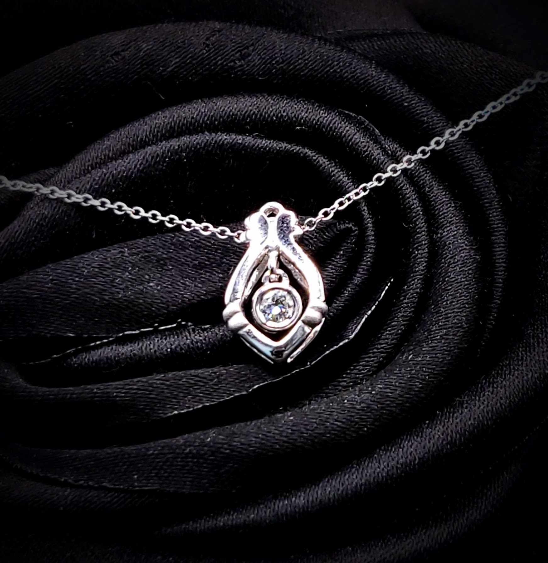 18K White Gold 0.05ct Diamond Pendant