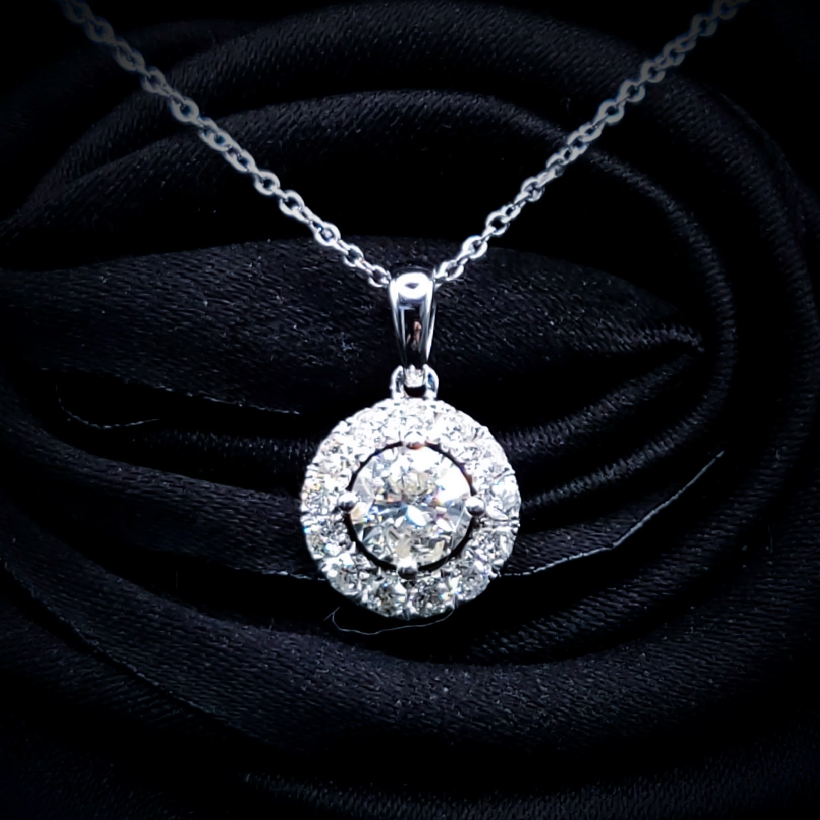 18K White Gold 0.71ct Diamond Pendant