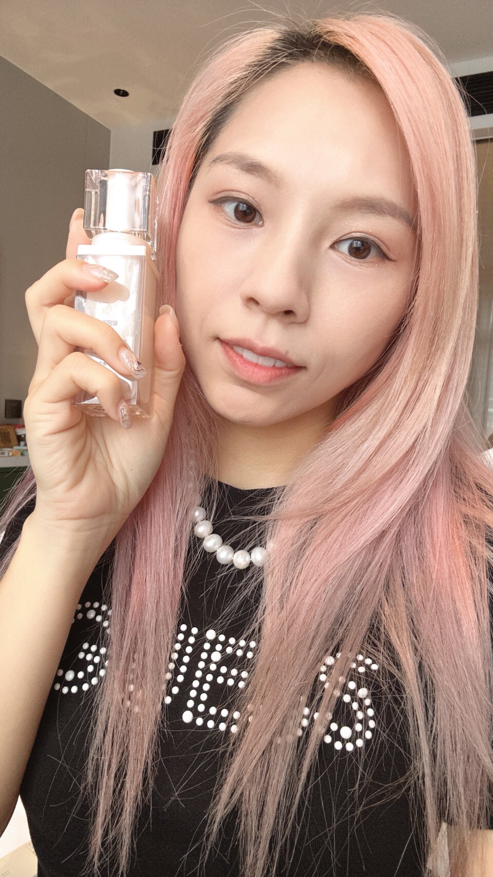 名韓輕盈透亮粉底液