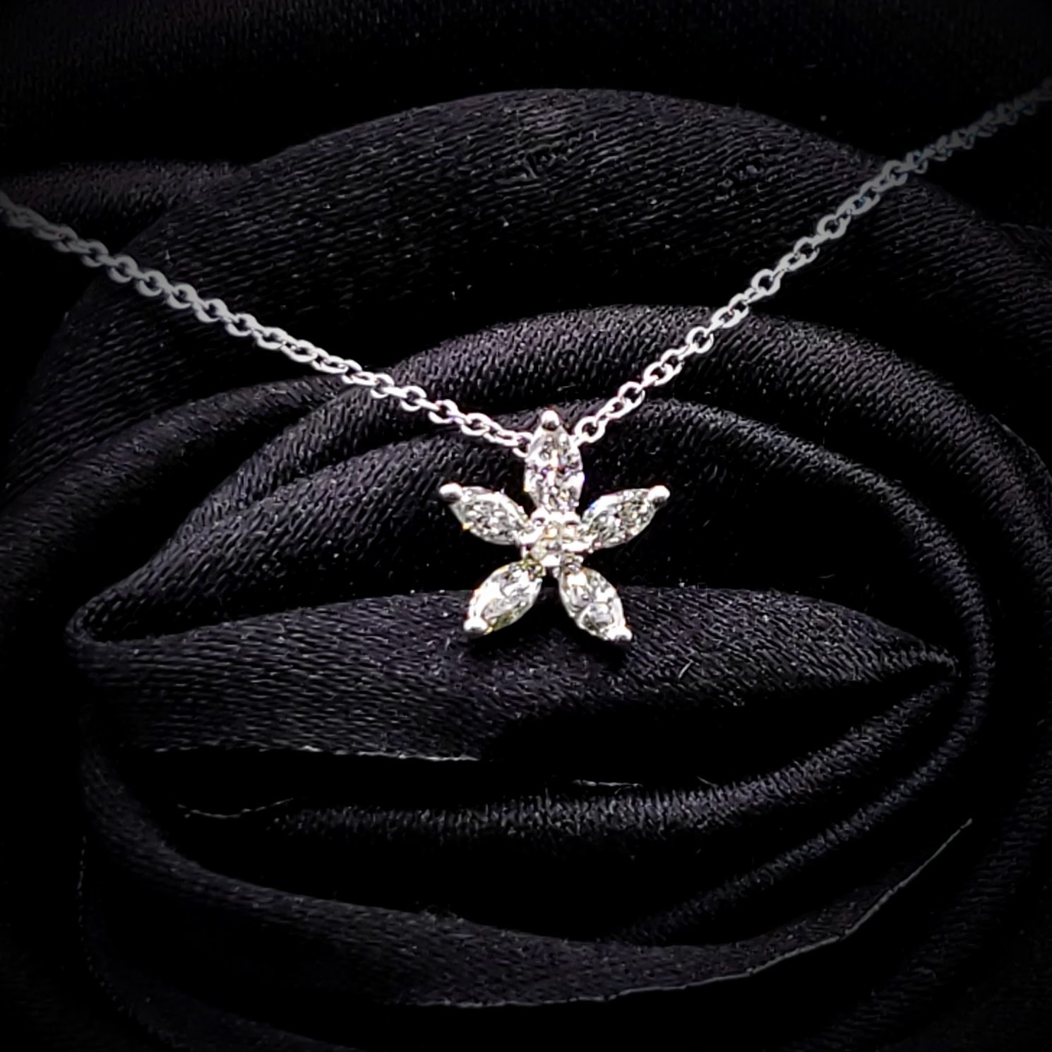 18K White Gold 0.27ct Diamond Pendant