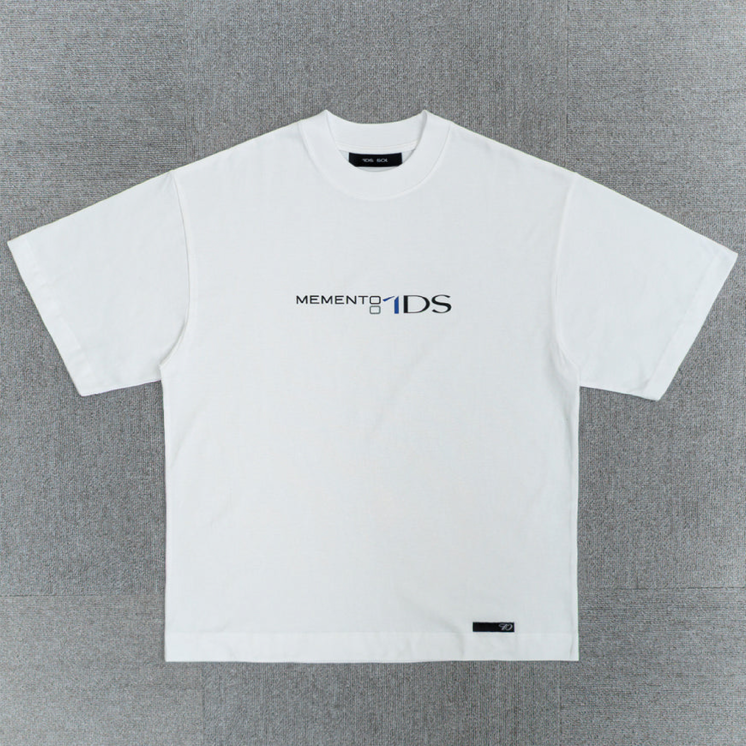 1dyll.assemblage 10SS MEMENTO Boxy Tee