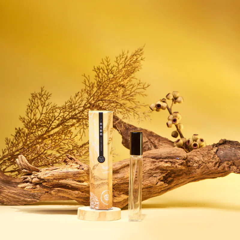 Dachun Soap 大春煉皂｜《初見樹梢》清新木質香奇境香水 10ml