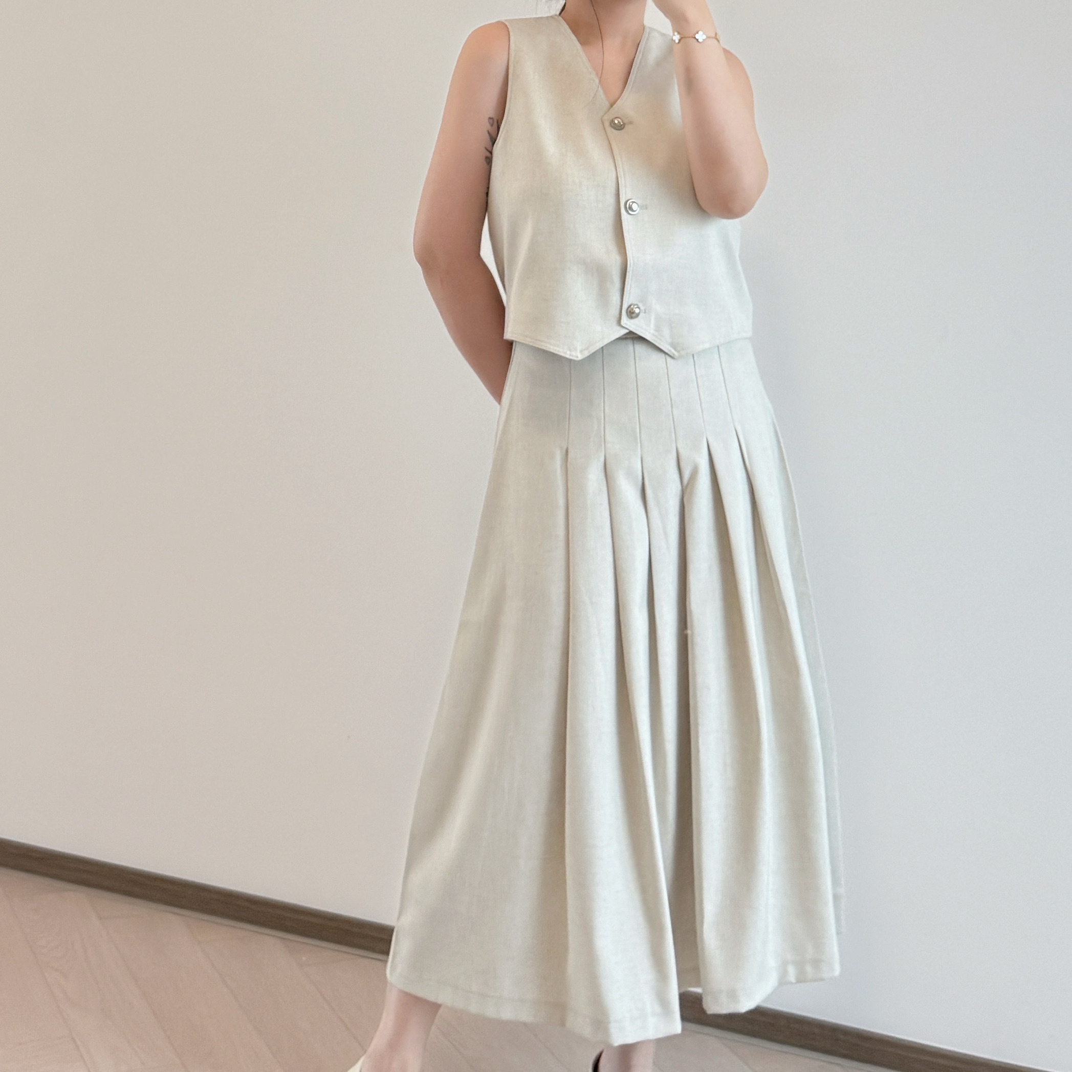 現貨 7218 7219 燕麥色馬甲百褶長裙套裝