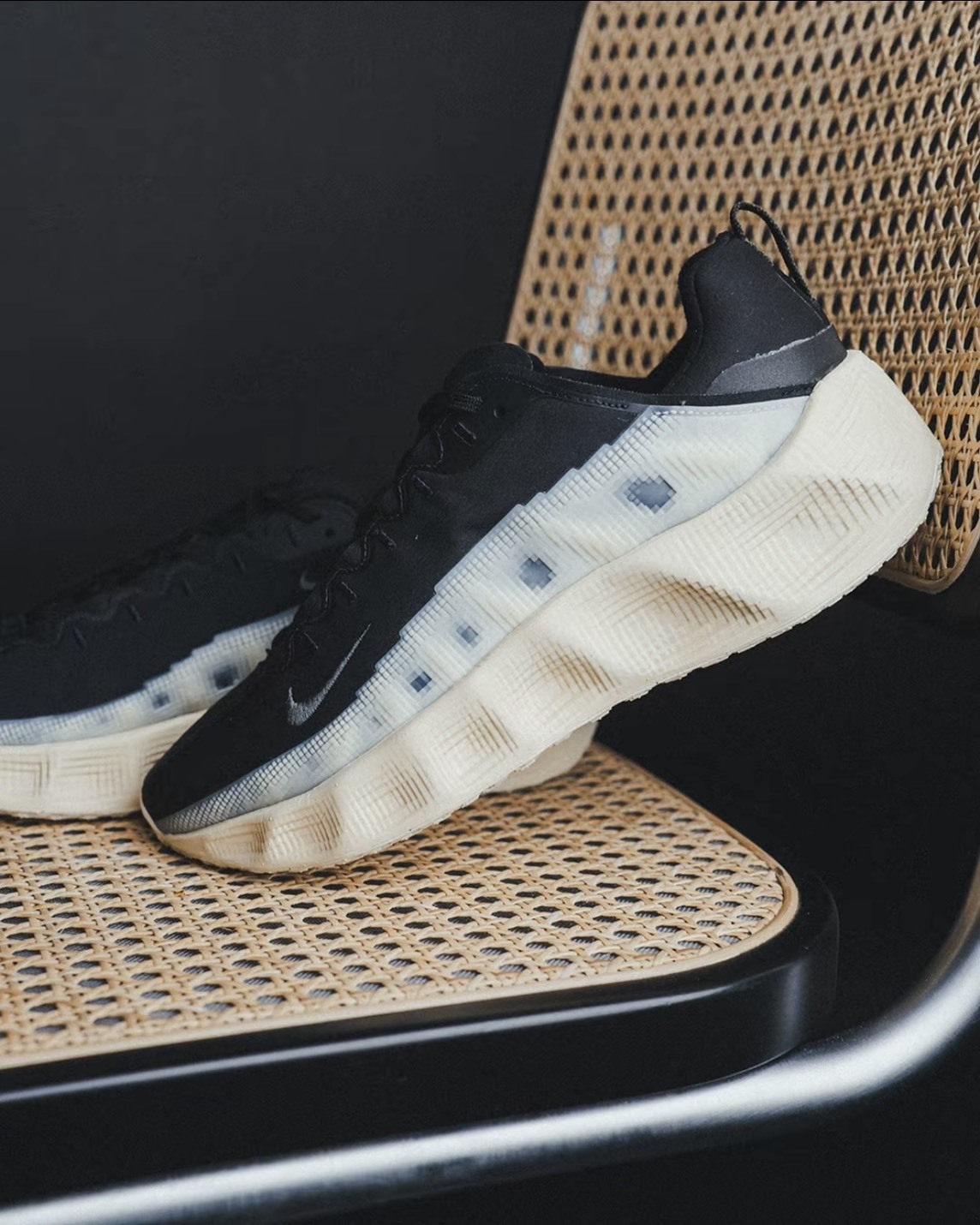 「SS預購」NIKE Ava Rover 科技跑步休閒鞋 黑白 DX4215-003